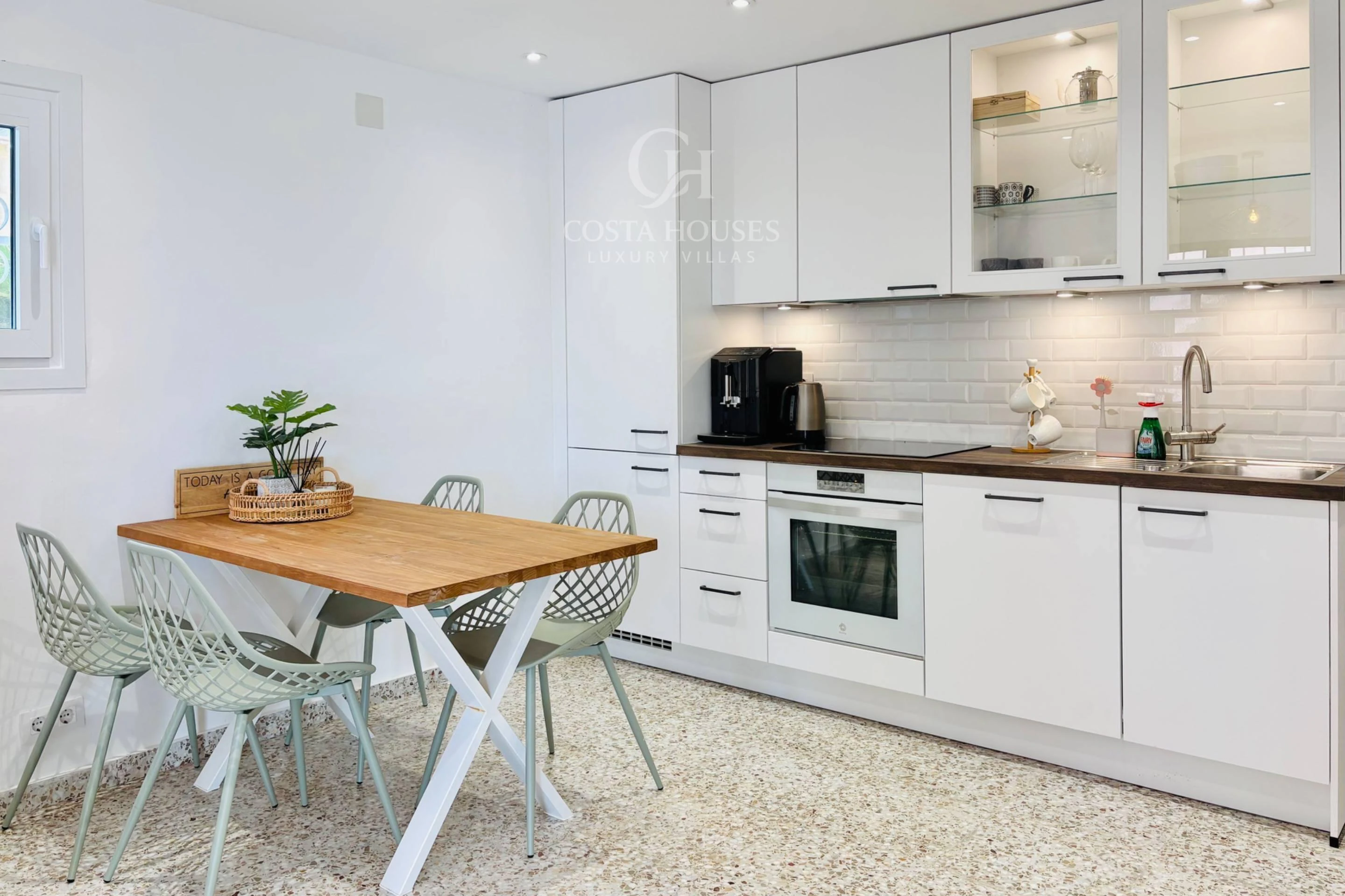 VILLA AZUREA · LUZ MEDITERRANEA Y VIDA EXTERIOR EN BENISSA
