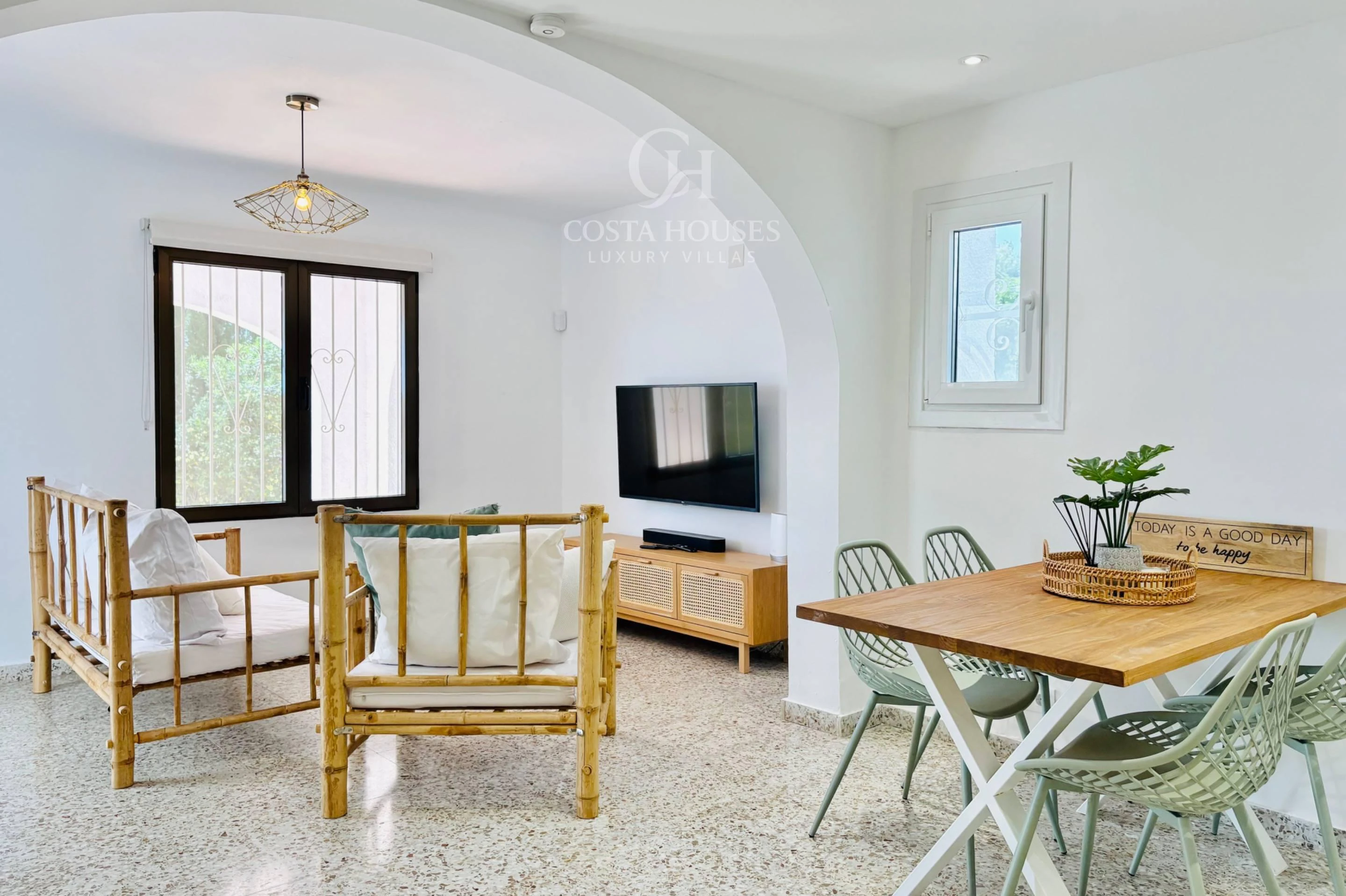 VILLA AZUREA · LUZ MEDITERRANEA Y VIDA EXTERIOR EN BENISSA