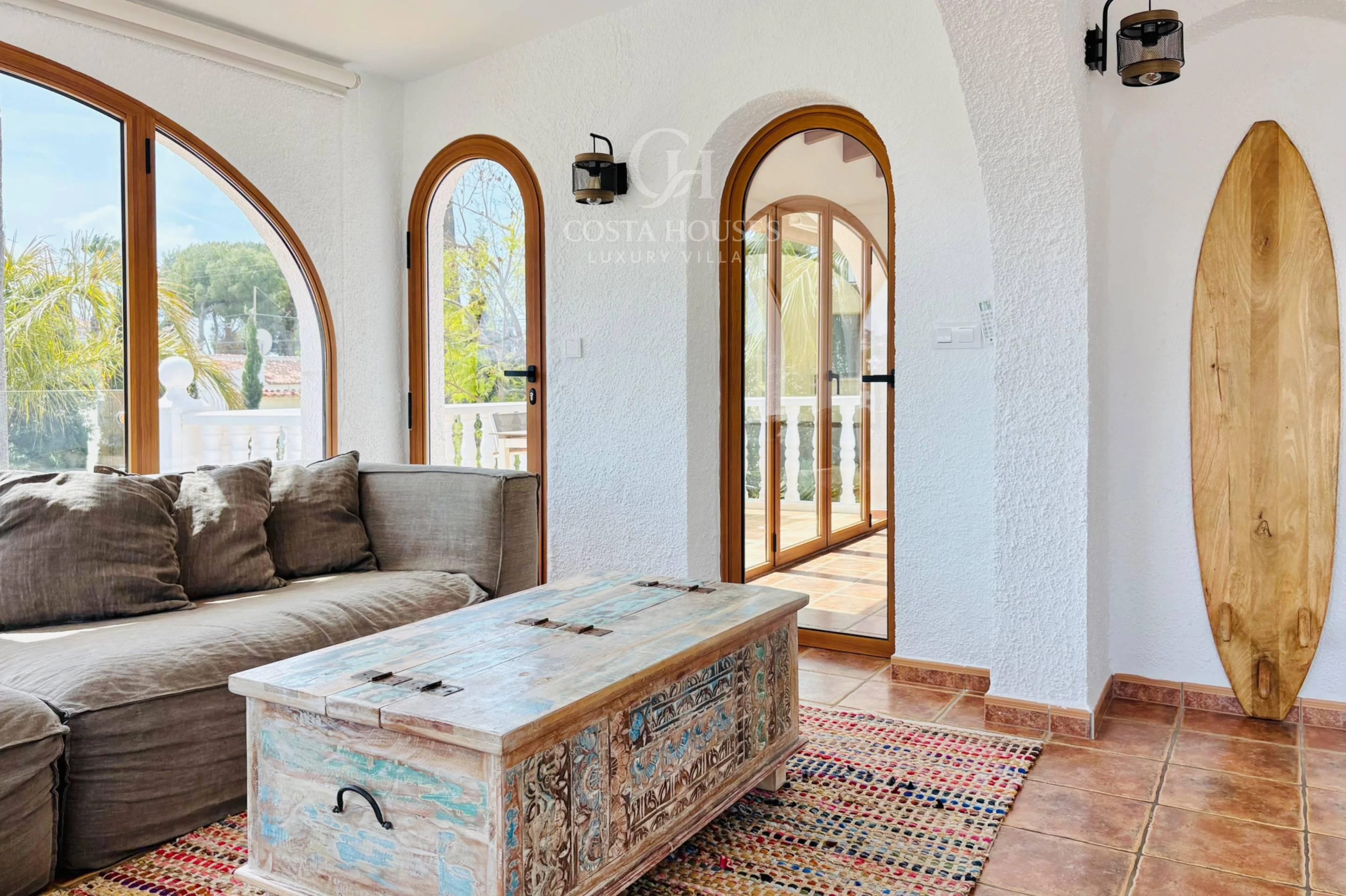 VILLA AZUREA · LUZ MEDITERRANEA Y VIDA EXTERIOR EN BENISSA