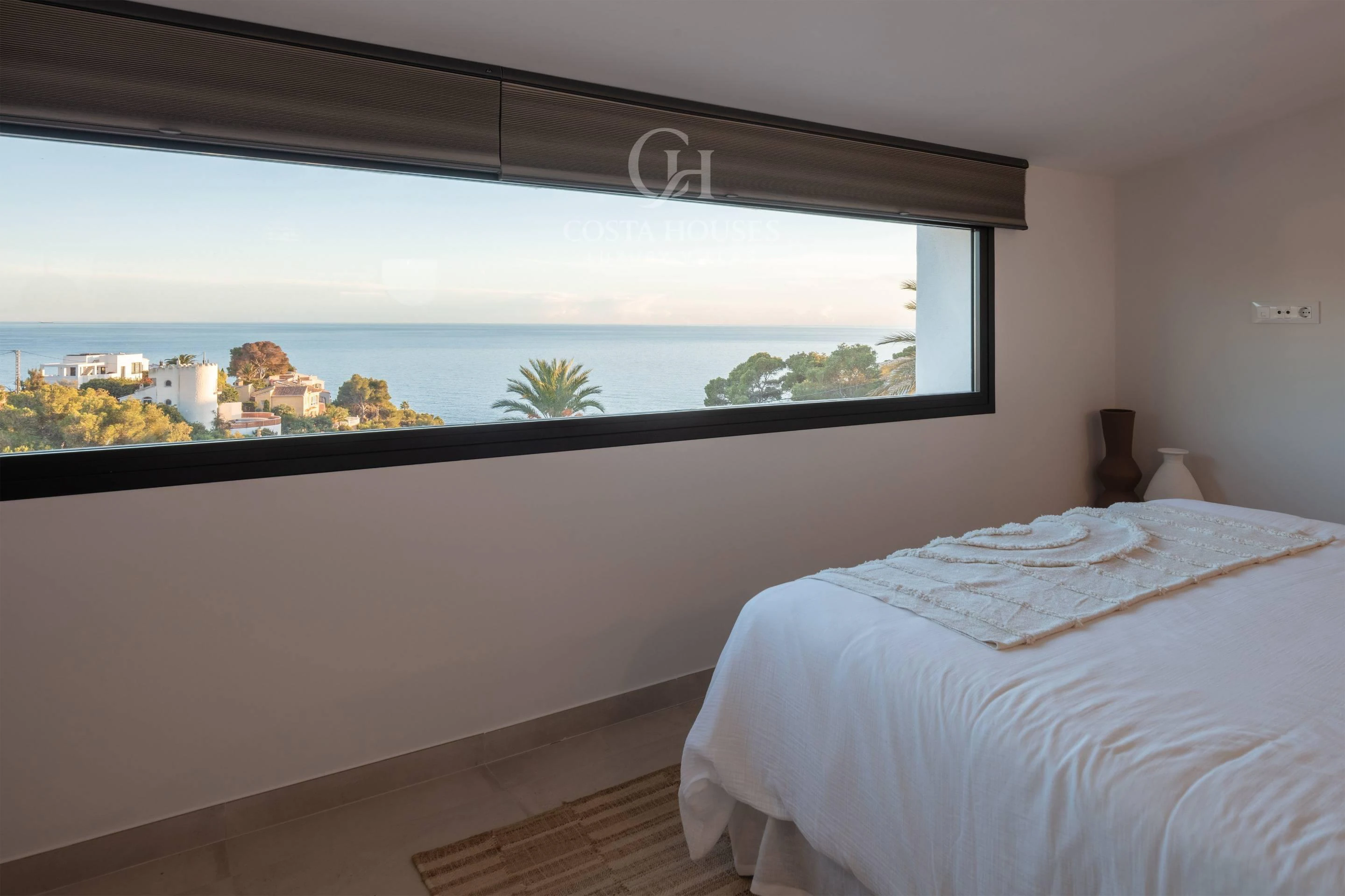 2799VL_ROMER - VILLA ROMER · EL MAR COMO HORIZONTE JUNTO A LA GRANADELLA, JAVEA - ALICANTE