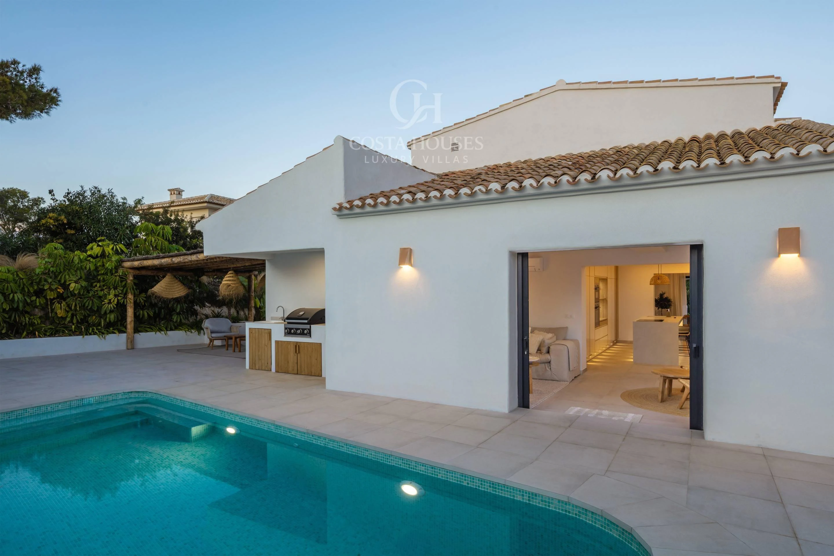 2799VL_ROMER - VILLA ROMER · EL MAR COMO HORIZONTE JUNTO A LA GRANADELLA, JAVEA - ALICANTE