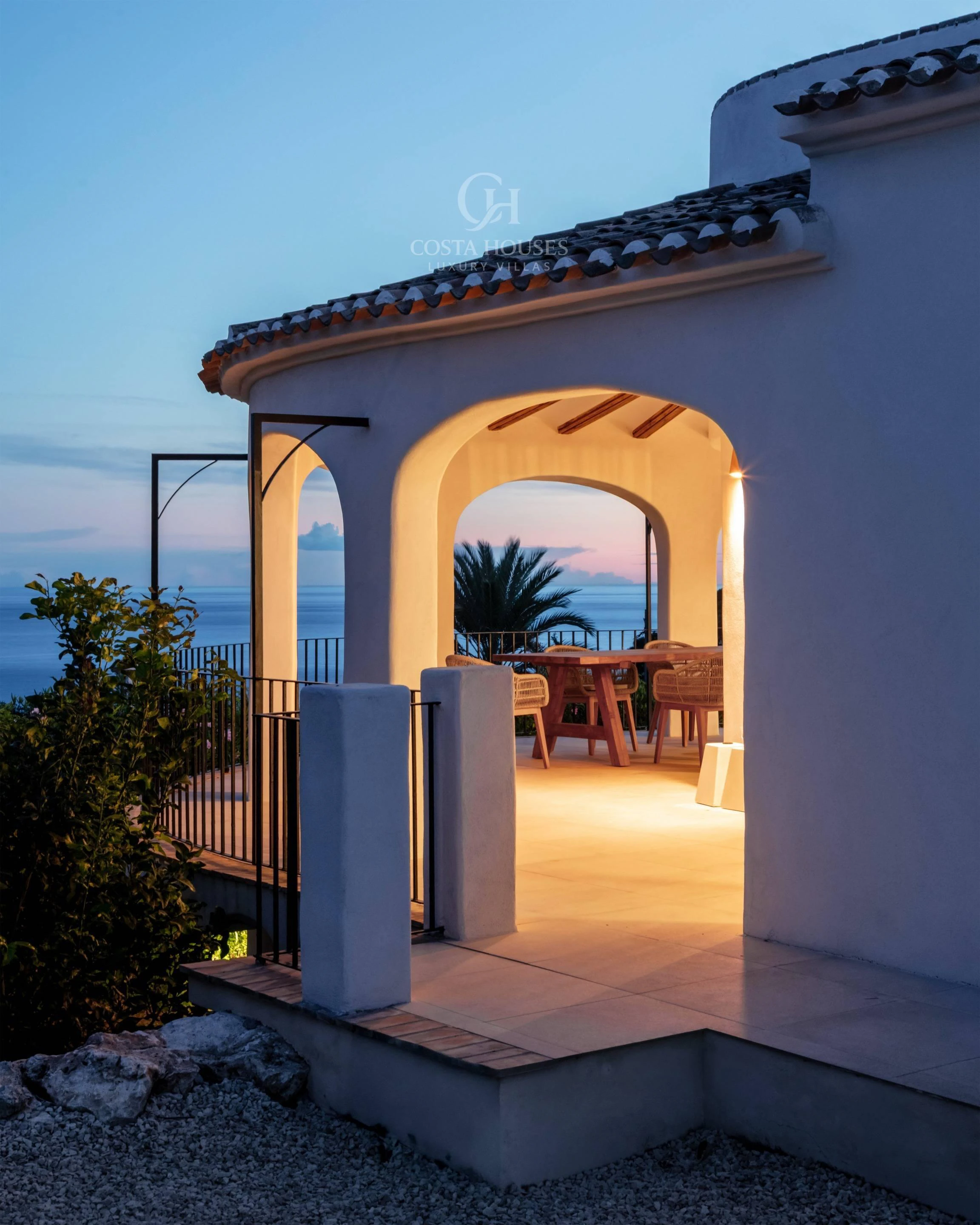 2799VL_ROMER - VILLA ROMER · EL MAR COMO HORIZONTE JUNTO A LA GRANADELLA, JAVEA - ALICANTE