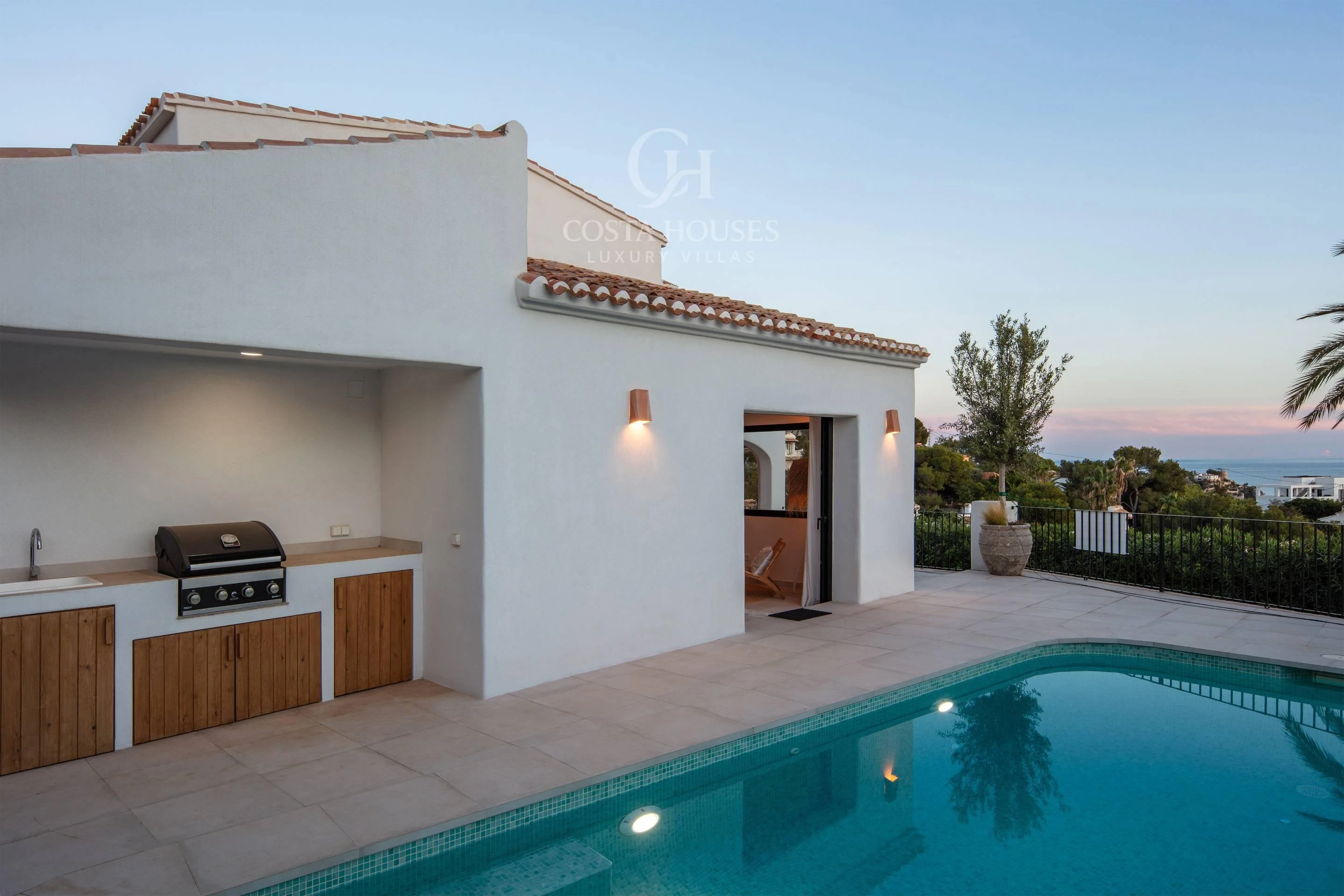 2799VL_ROMER - VILLA ROMER · EL MAR COMO HORIZONTE JUNTO A LA GRANADELLA, JAVEA - ALICANTE