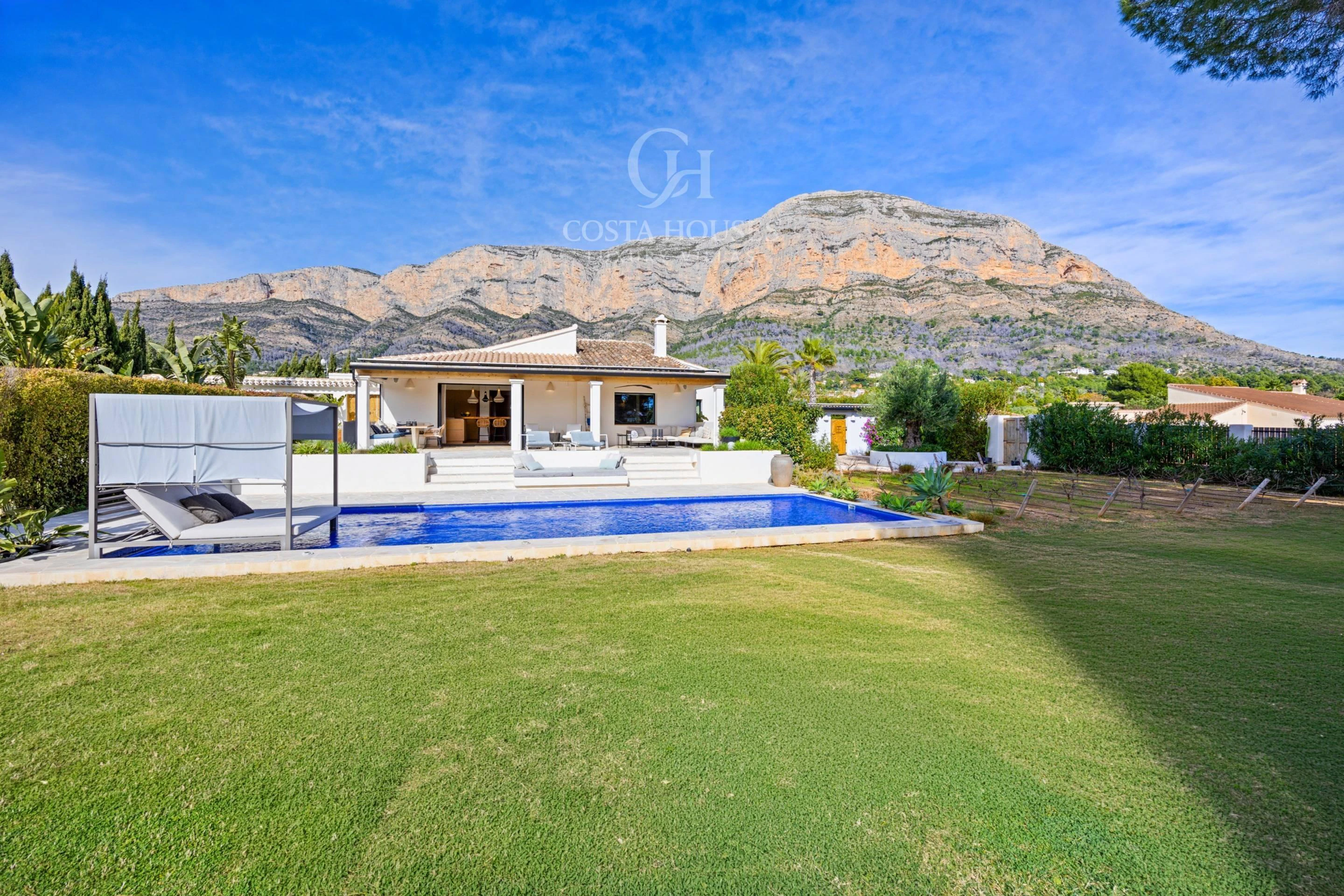 VILLA ALMA ·  REFUGIO MEDITERRÁNEO CONTEMPORÁNEO CON CASA DE INVITADOS EN JÁVEA