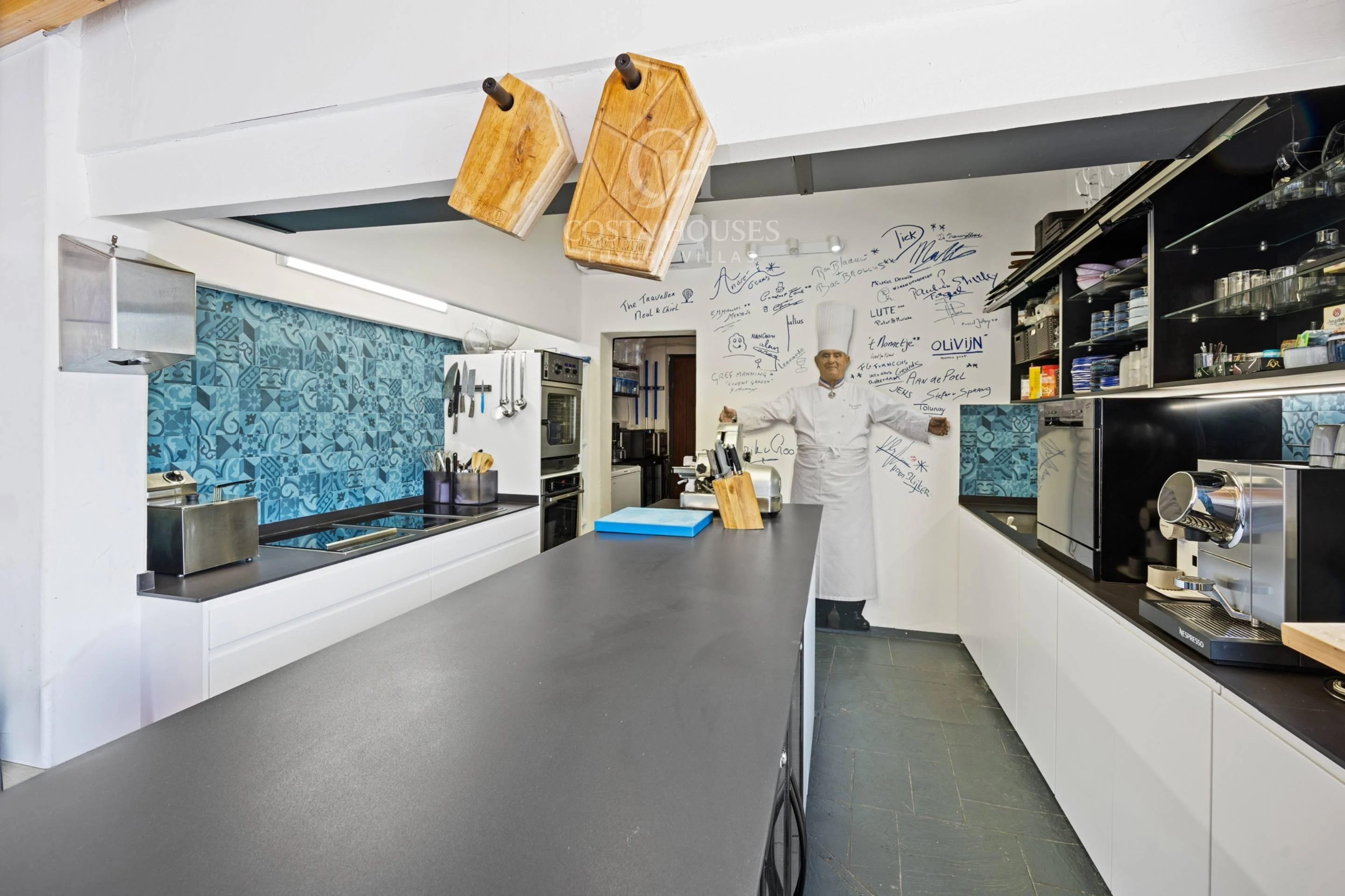 VILLA ALMA ·  REFUGIO MEDITERRÁNEO CONTEMPORÁNEO CON CASA DE INVITADOS EN JÁVEA
