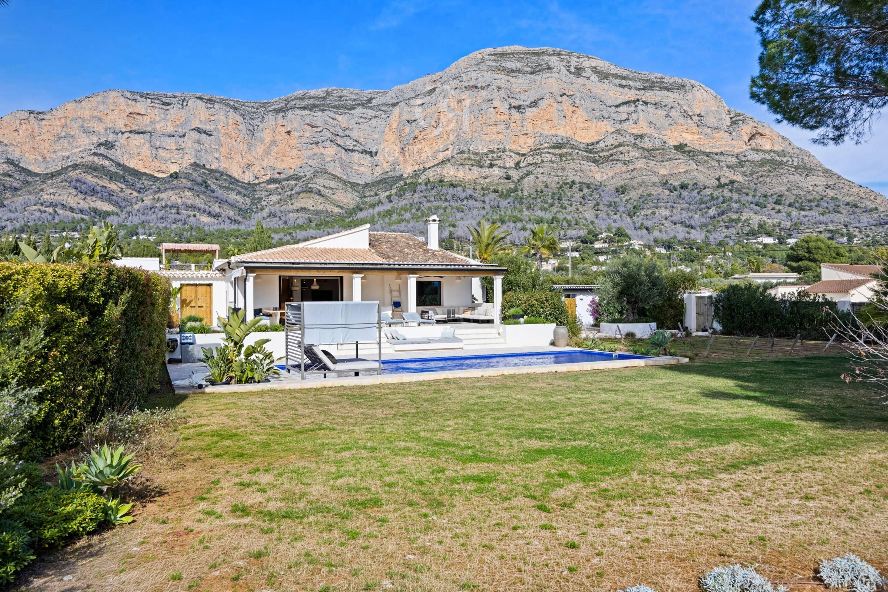 VILLA ALMA ·  REFUGIO MEDITERRÁNEO CONTEMPORÁNEO CON CASA DE INVITADOS EN JÁVEA