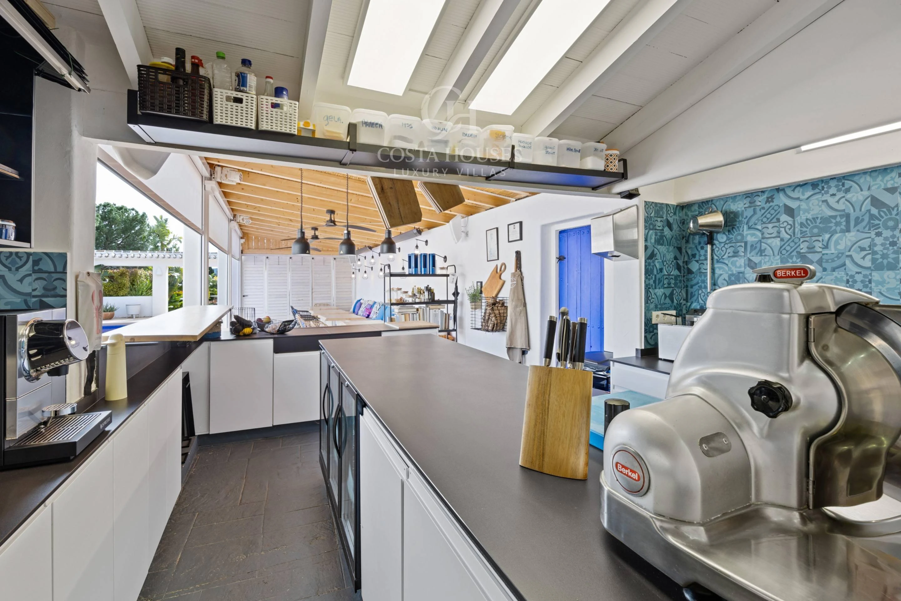 VILLA ALMA ·  REFUGIO MEDITERRÁNEO CONTEMPORÁNEO CON CASA DE INVITADOS EN JÁVEA