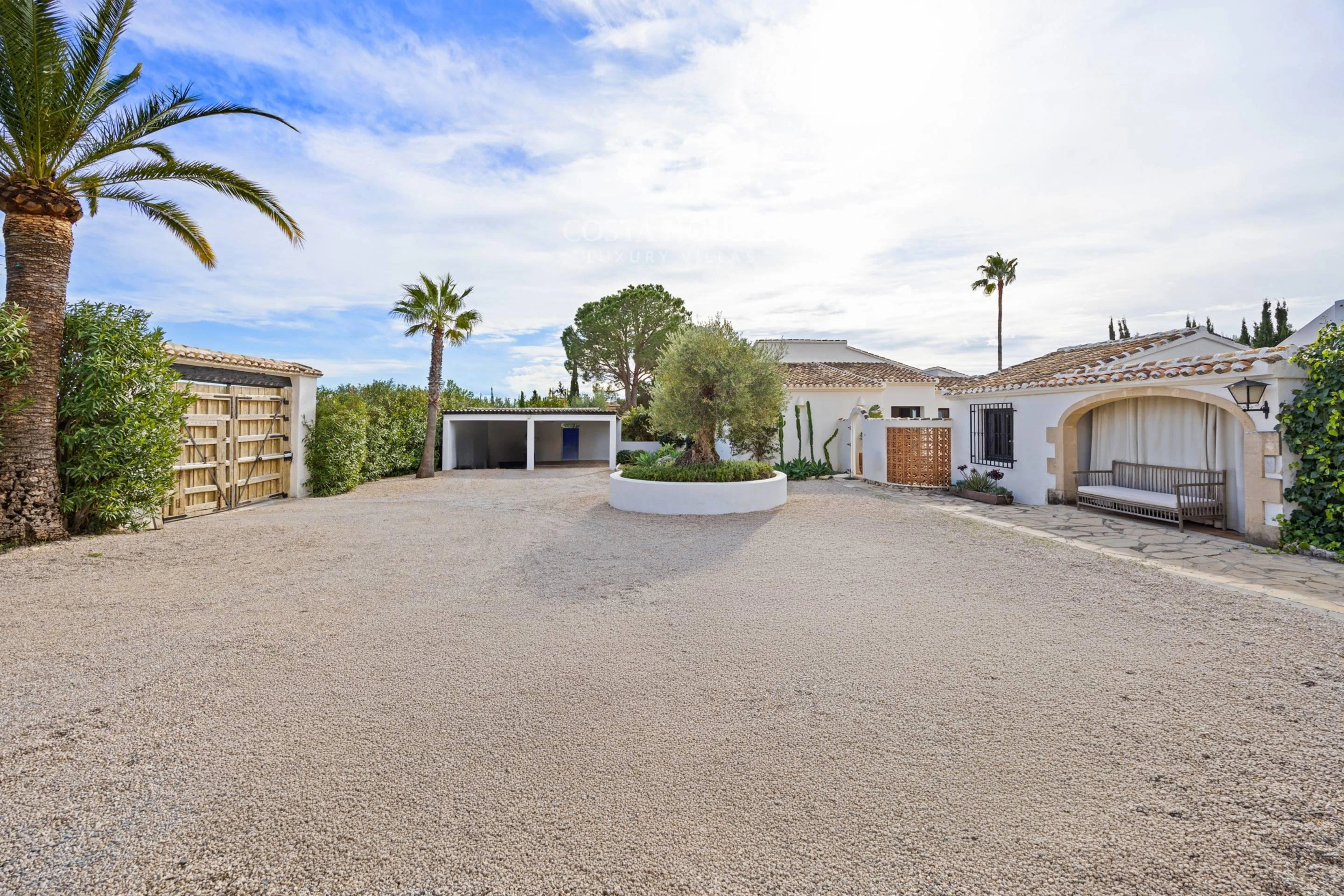VILLA ALMA ·  REFUGIO MEDITERRÁNEO CONTEMPORÁNEO CON CASA DE INVITADOS EN JÁVEA