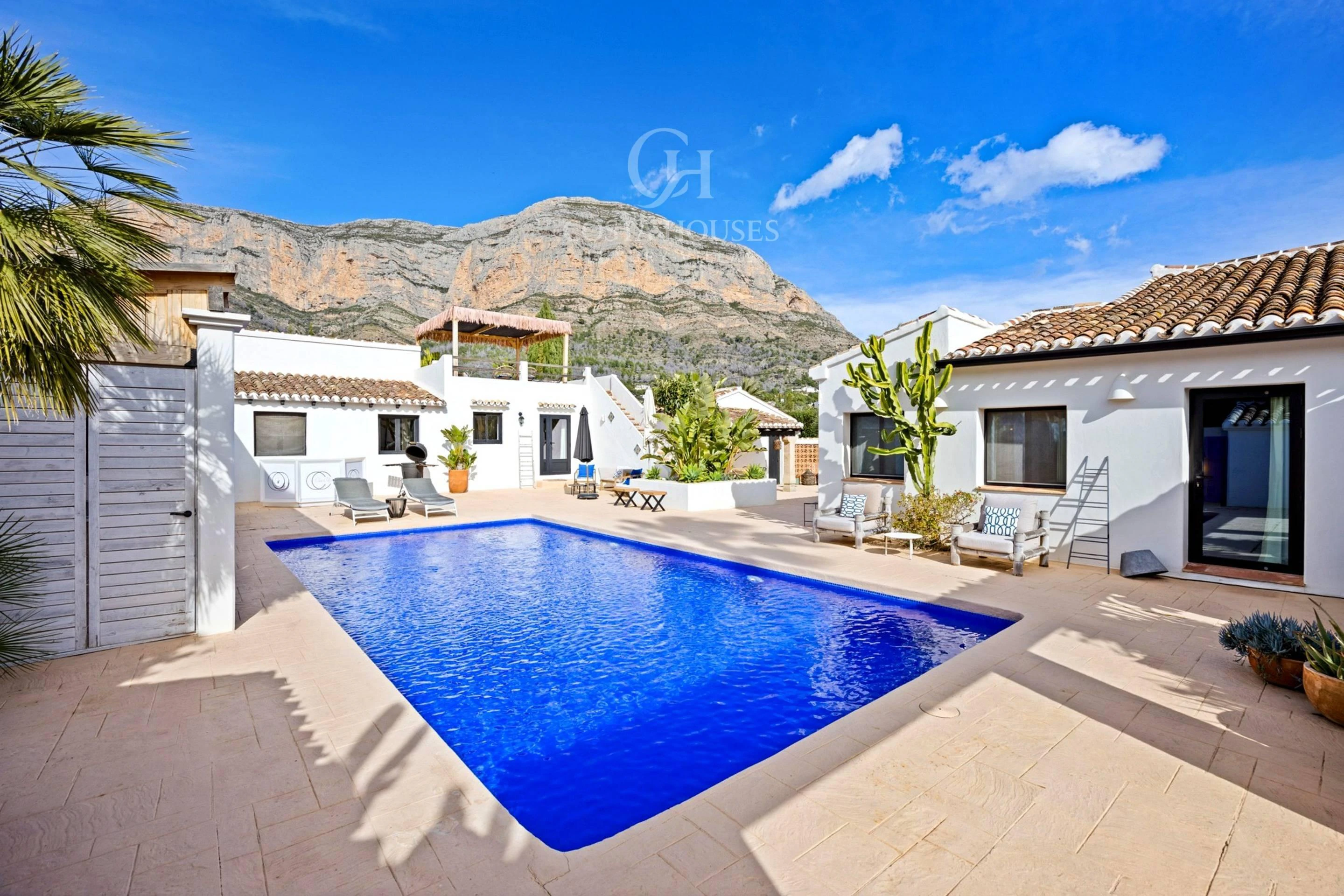 VILLA ALMA ·  REFUGIO MEDITERRÁNEO CONTEMPORÁNEO CON CASA DE INVITADOS EN JÁVEA