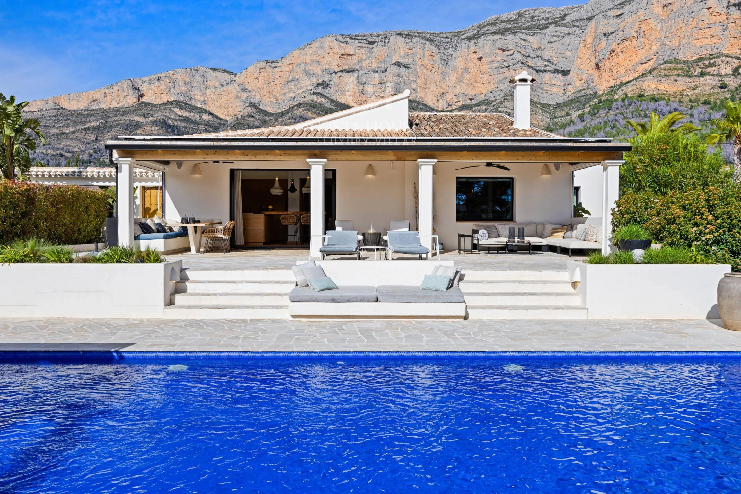 VILLA ALMA ·  REFUGIO MEDITERRÁNEO CONTEMPORÁNEO CON CASA DE INVITADOS EN JÁVEA
