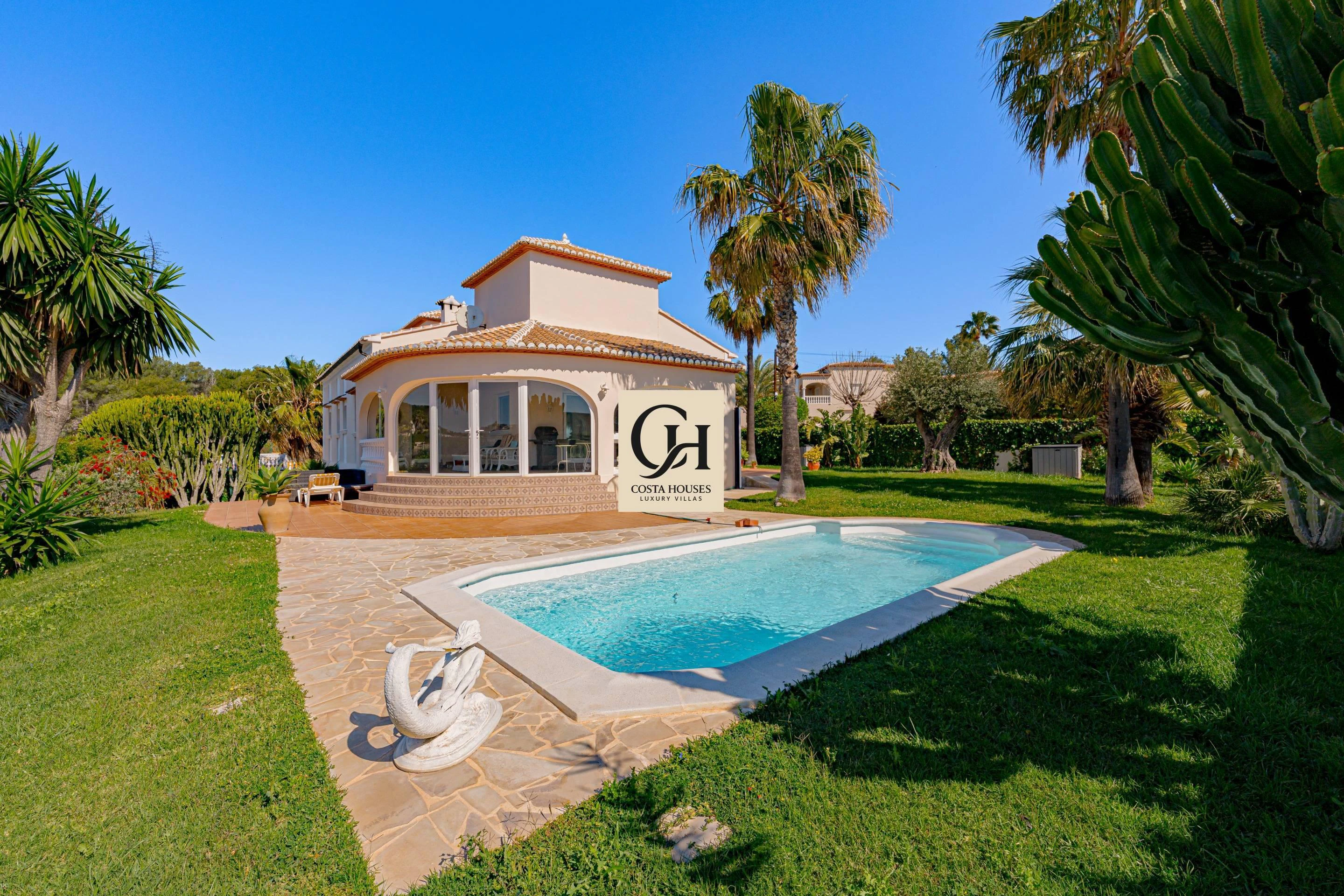 2858V_LUZSERENA - VILLA LUZ SERENA · PRIVATSPHÄRE, NATÜRLICHES LICHT UND MEDITERRANER LEBENSSTIL IN JAVEA