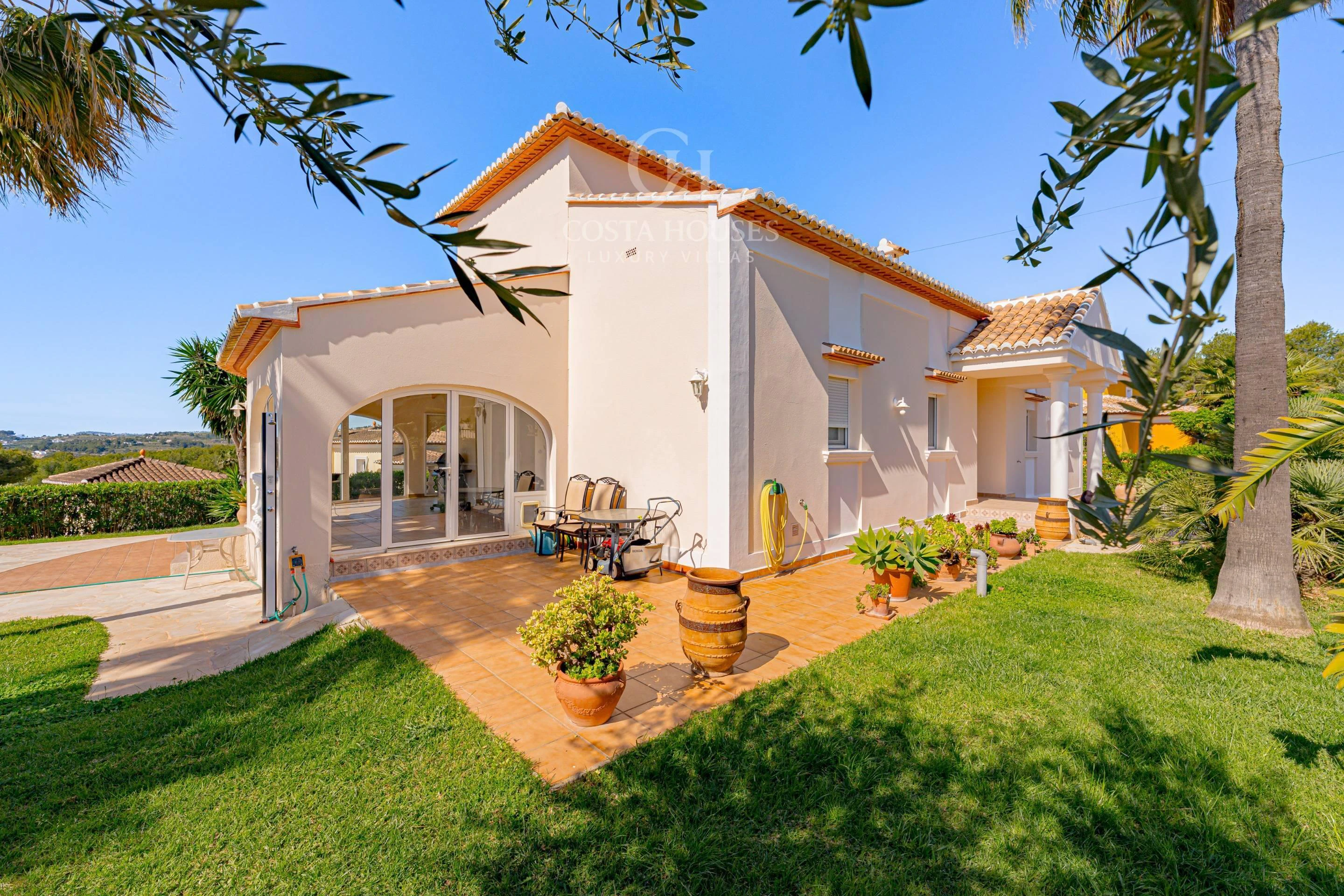 2858V_LUZSERENA - VILLA LUZ SERENA · PRIVATSPHÄRE, NATÜRLICHES LICHT UND MEDITERRANER LEBENSSTIL IN JAVEA
