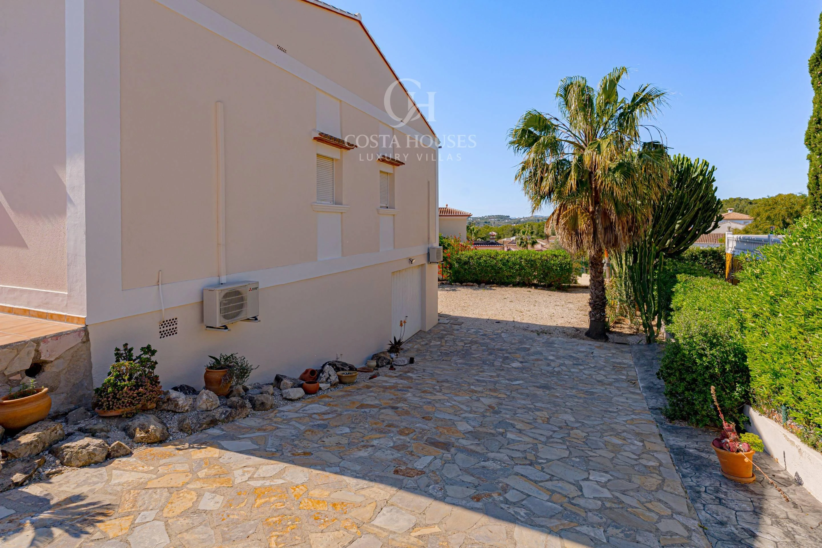 2858V_LUZSERENA - VILLA LUZ SERENA · PRIVATSPHÄRE, NATÜRLICHES LICHT UND MEDITERRANER LEBENSSTIL IN JAVEA