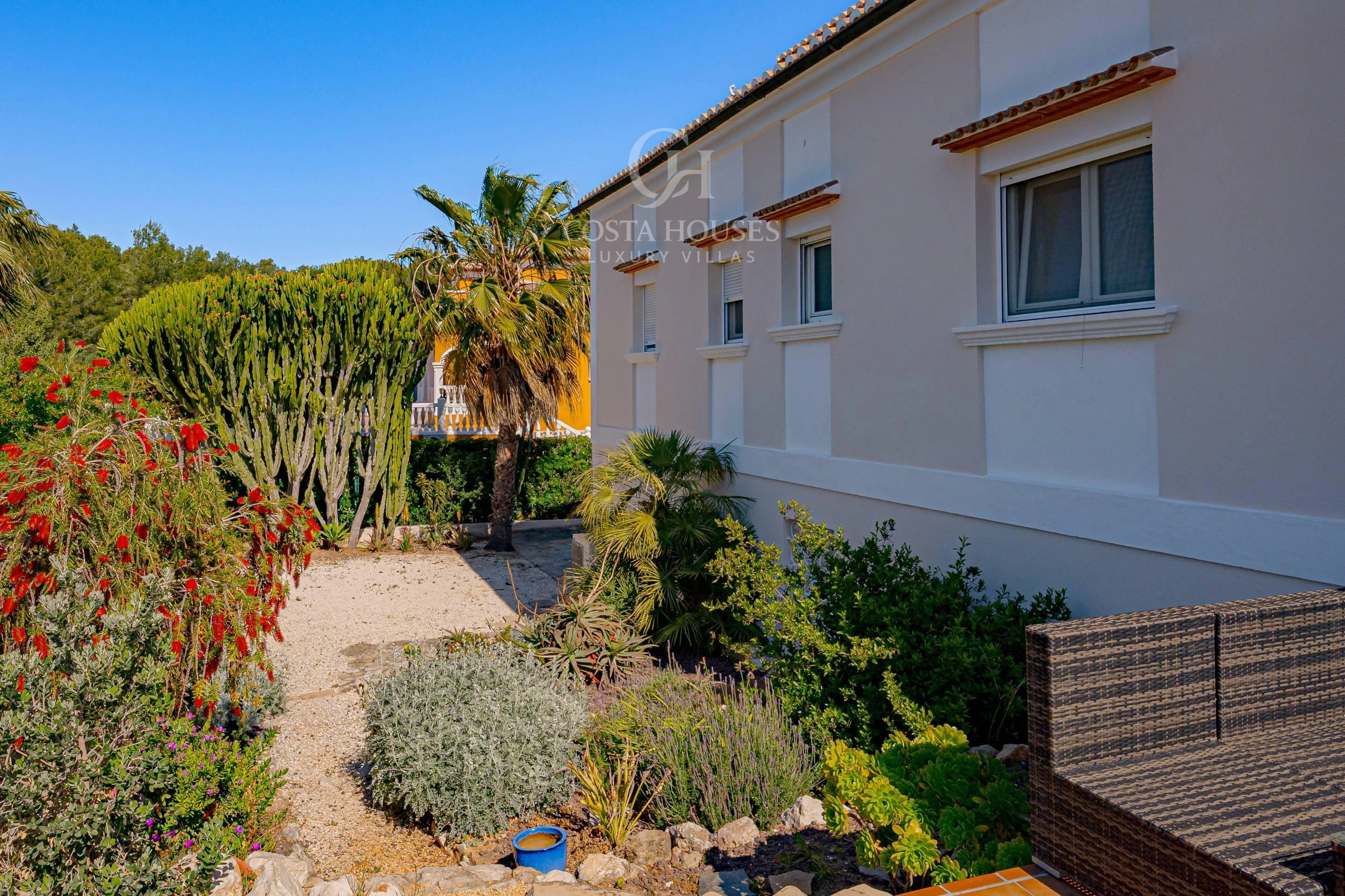 2858V_LUZSERENA - VILLA LUZ SERENA · PRIVATSPHÄRE, NATÜRLICHES LICHT UND MEDITERRANER LEBENSSTIL IN JAVEA
