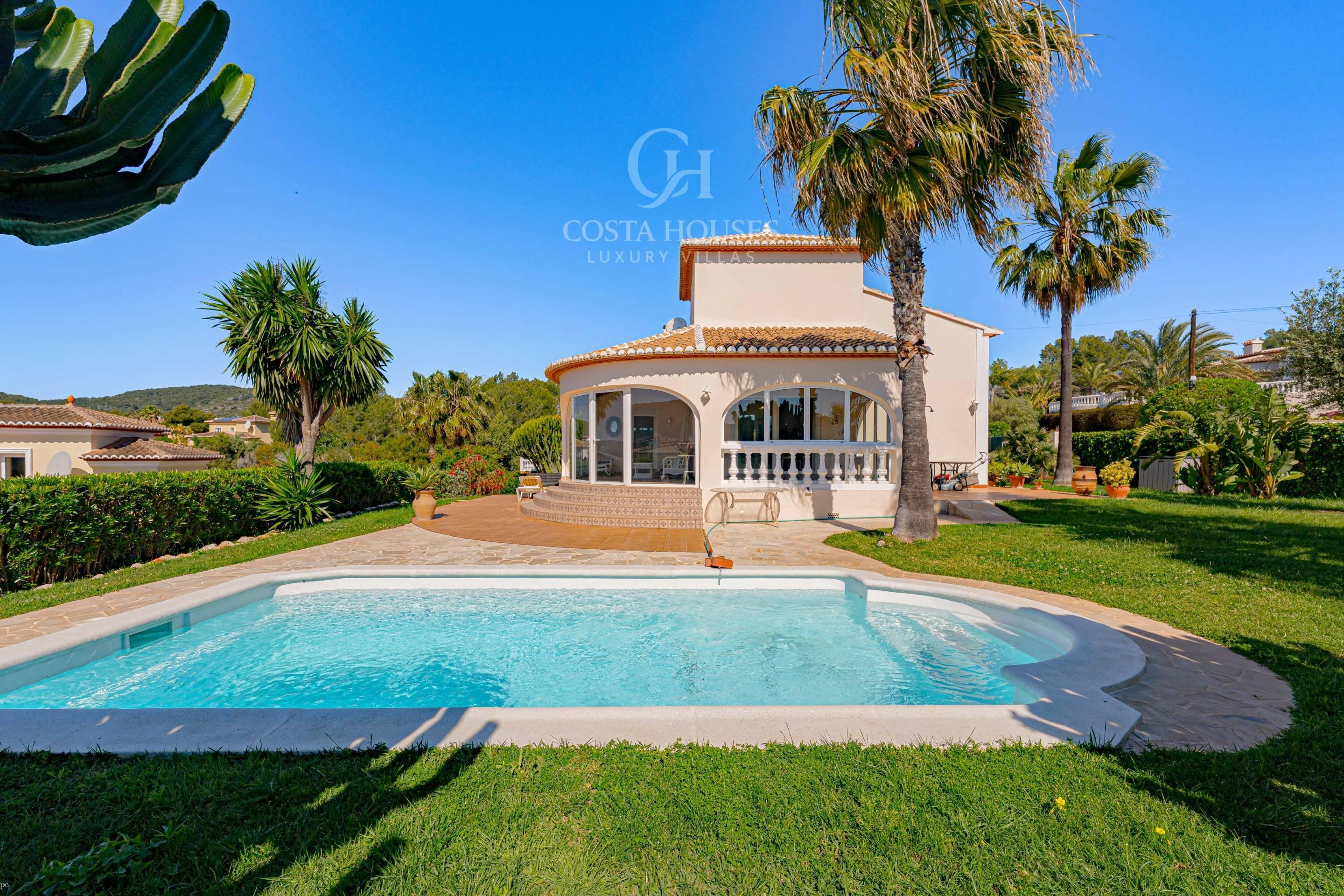 2858V_LUZSERENA - VILLA LUZ SERENA · PRIVATSPHÄRE, NATÜRLICHES LICHT UND MEDITERRANER LEBENSSTIL IN JAVEA