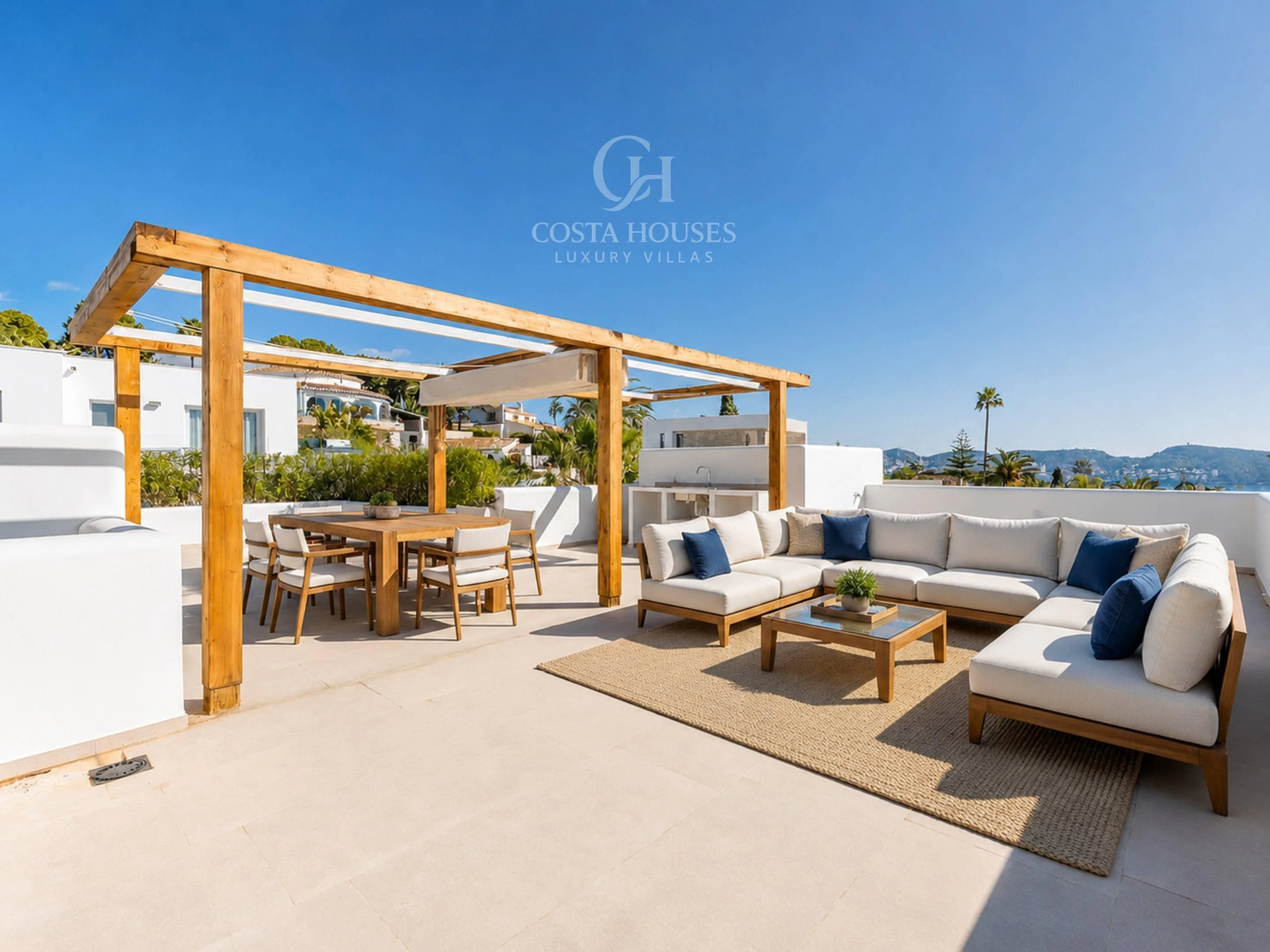 VILLA AZULIA · LUZ IBICENCA Y HORIZONTE MEDITERRANEO EN MORAIRA