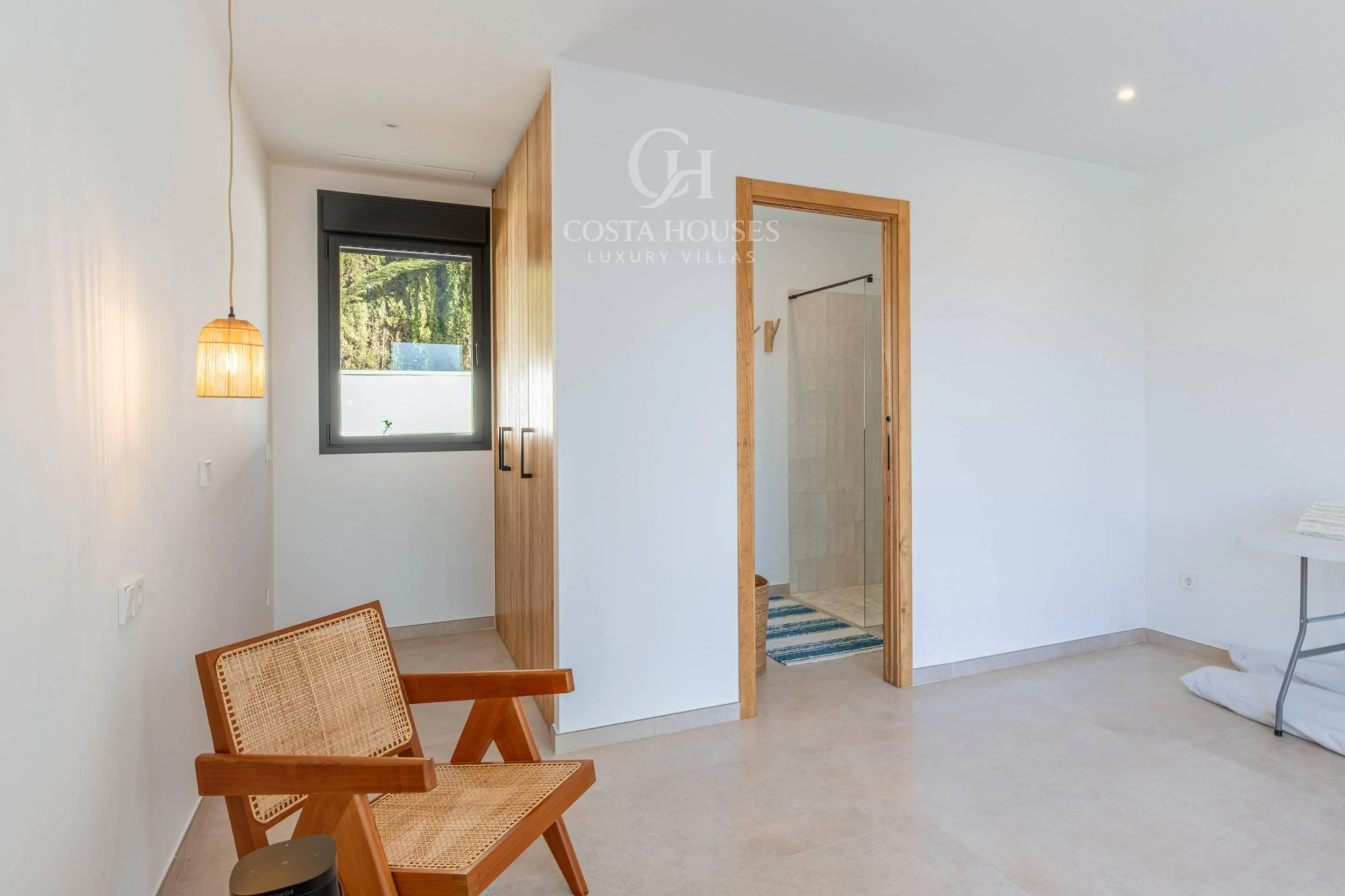 VILLA AZULIA · LUZ IBICENCA Y HORIZONTE MEDITERRANEO EN MORAIRA