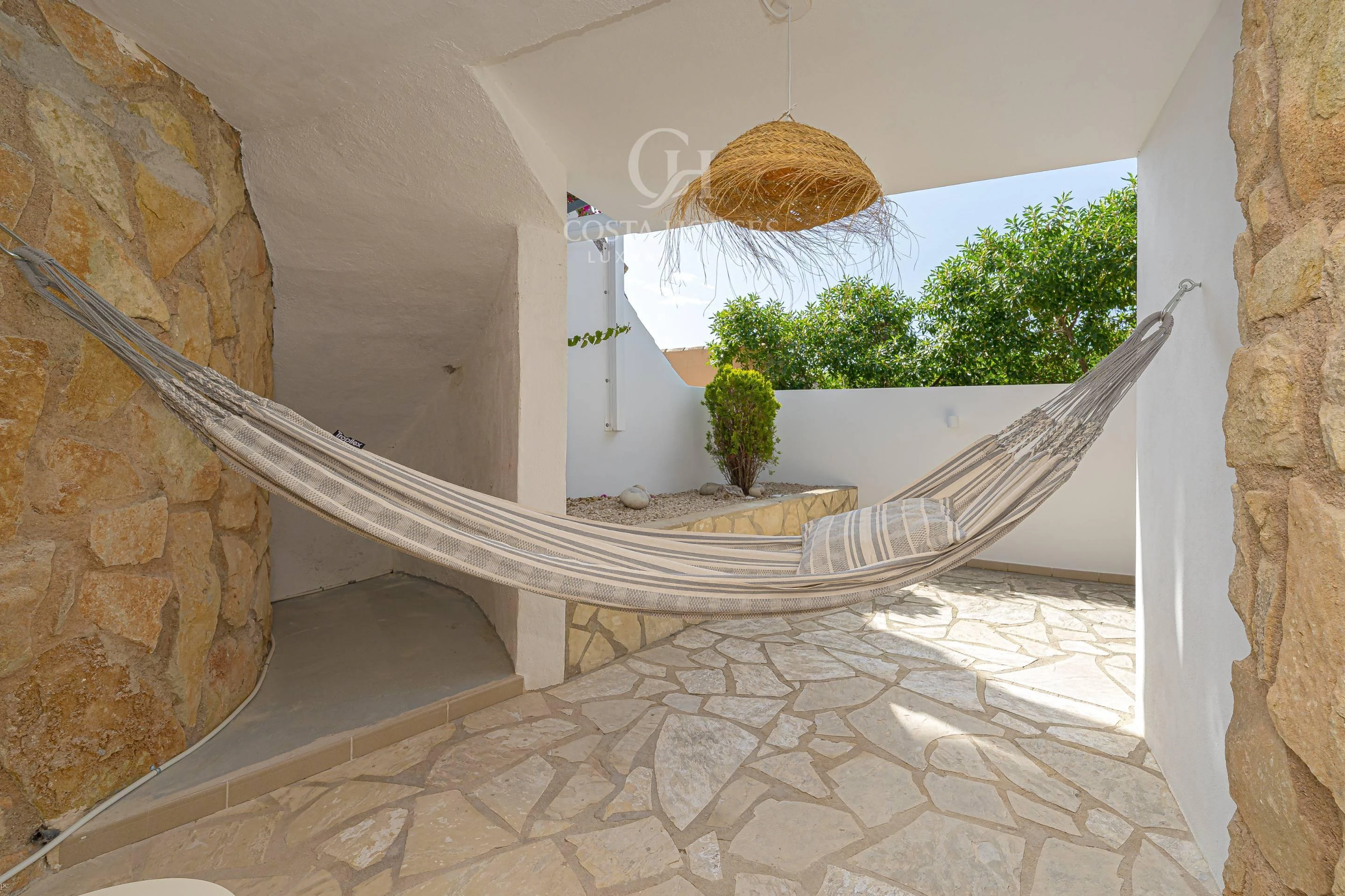 2859V_BRISAMORAIRA - VILLA BRISA MORAIRA · MAR, LUZ Y ESENCIA MEDITERRANEA EN LA SABATERA