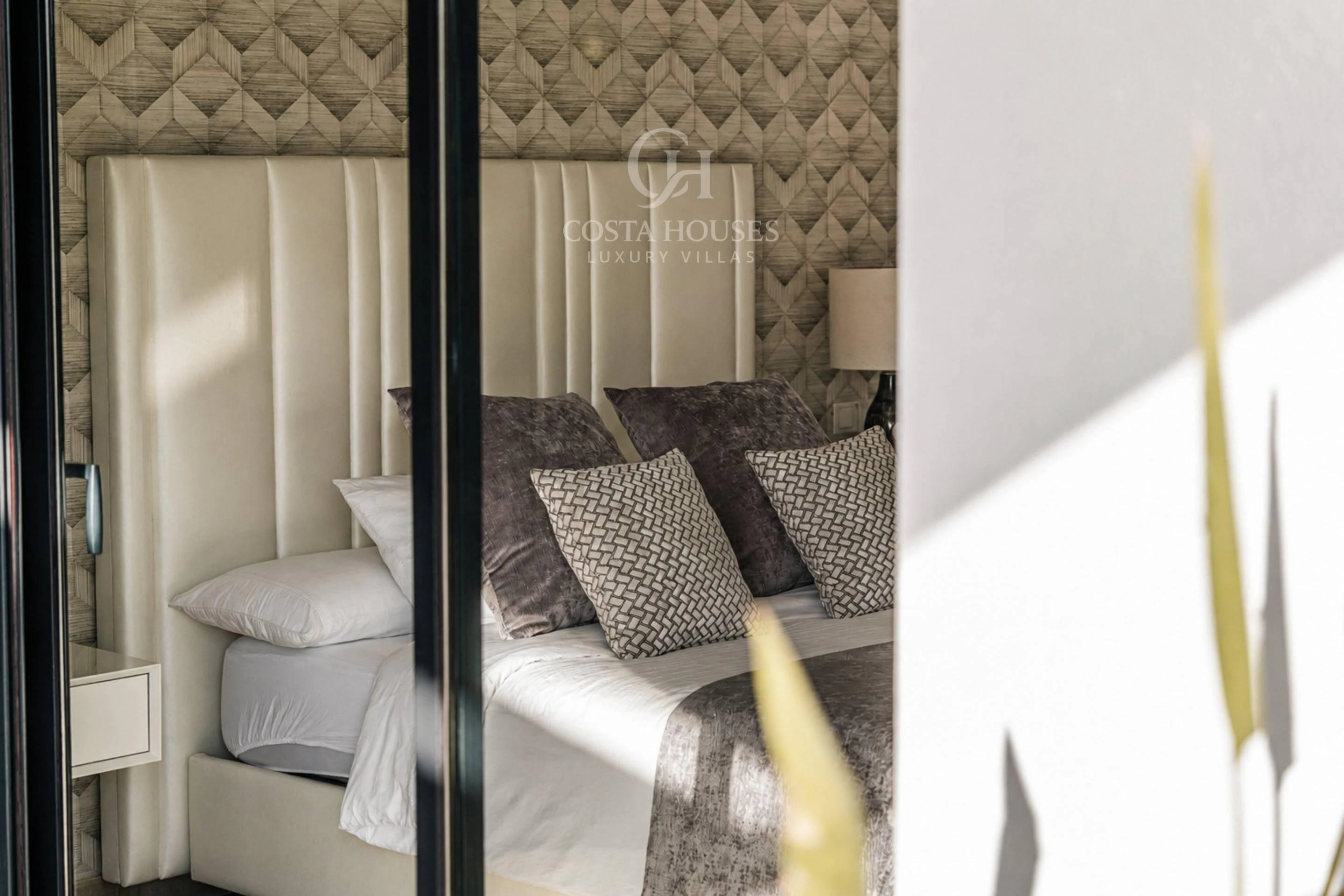VILLA LUZ DEL SUR · PRIVACIDAD Y DISEÑO CONTEMPORANEO EN SOLPARK MORAIRA