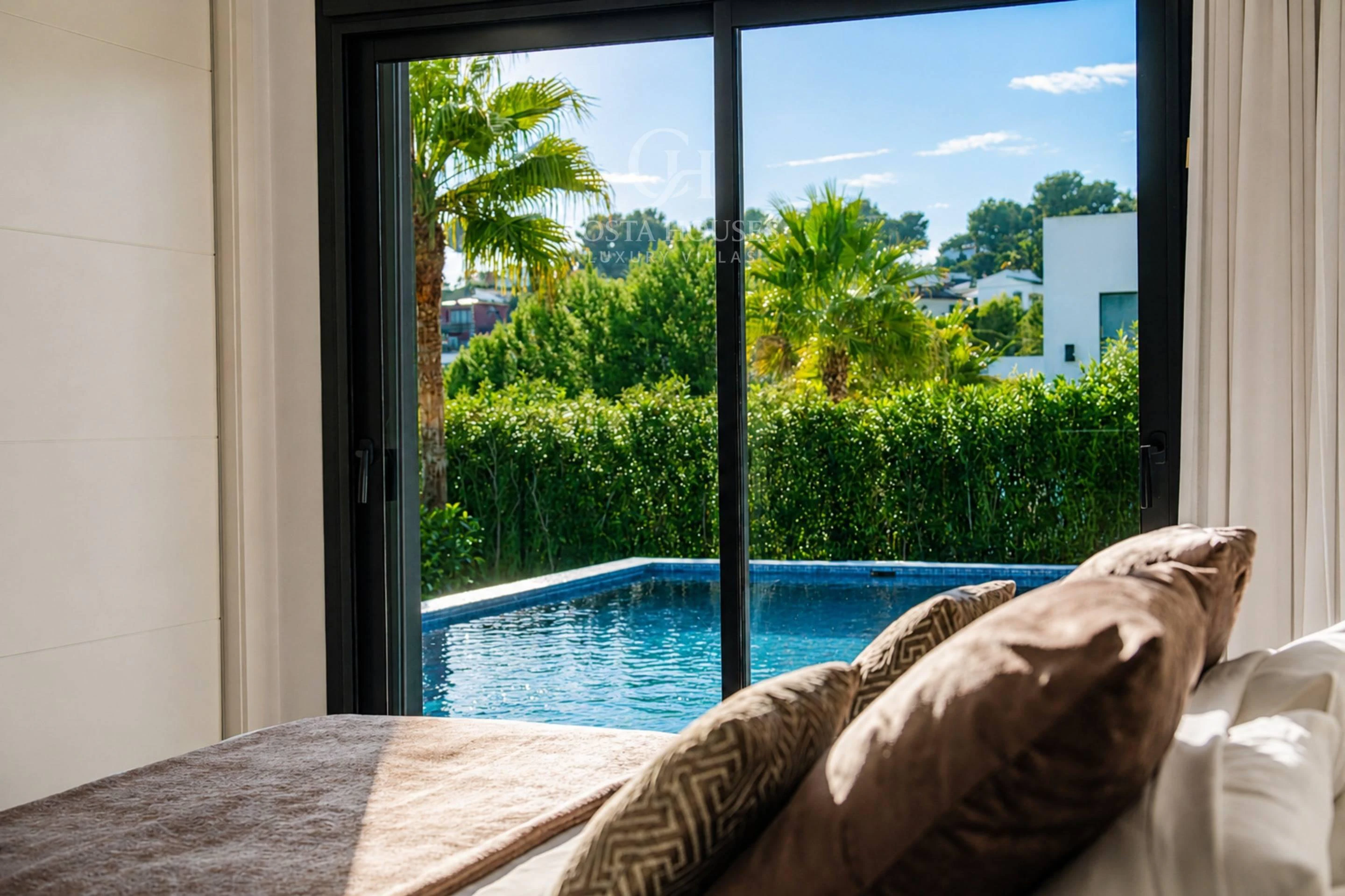 VILLA LUZ DEL SUR · PRIVACIDAD Y DISEÑO CONTEMPORANEO EN SOLPARK MORAIRA
