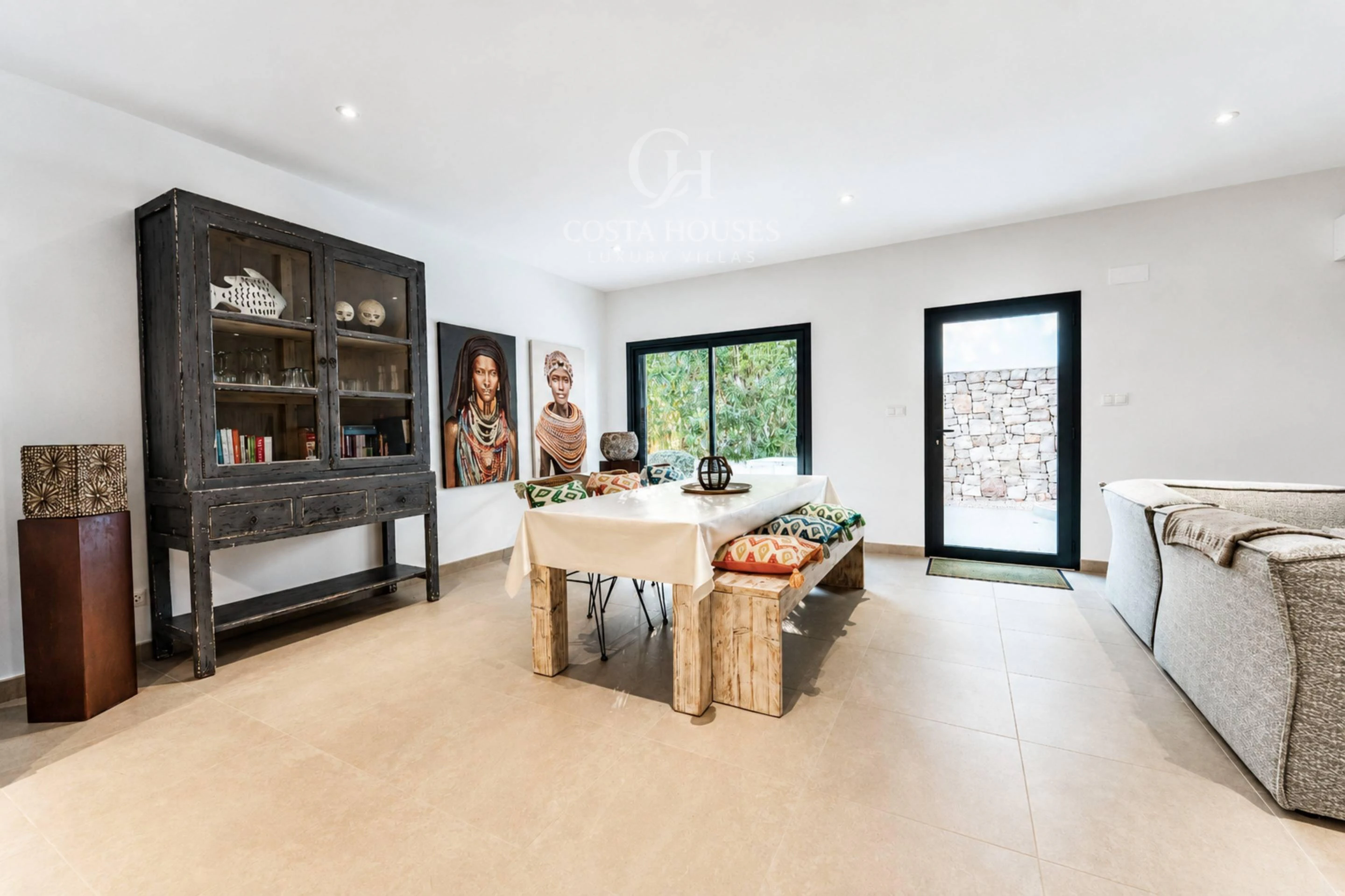 VILLA LUZ DEL SUR · PRIVACIDAD Y DISEÑO CONTEMPORANEO EN SOLPARK MORAIRA