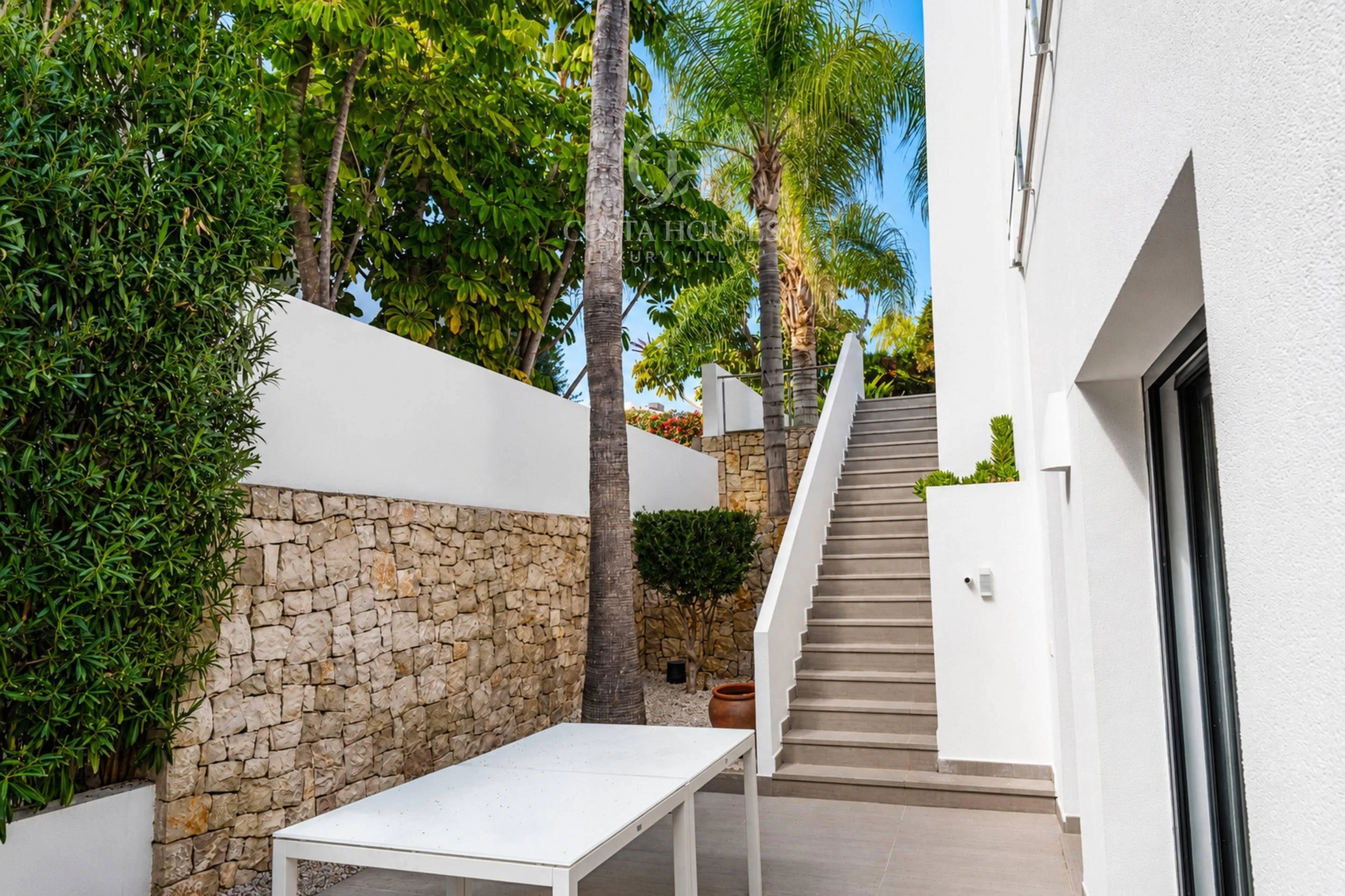 VILLA LUZ DEL SUR · PRIVACIDAD Y DISEÑO CONTEMPORANEO EN SOLPARK MORAIRA