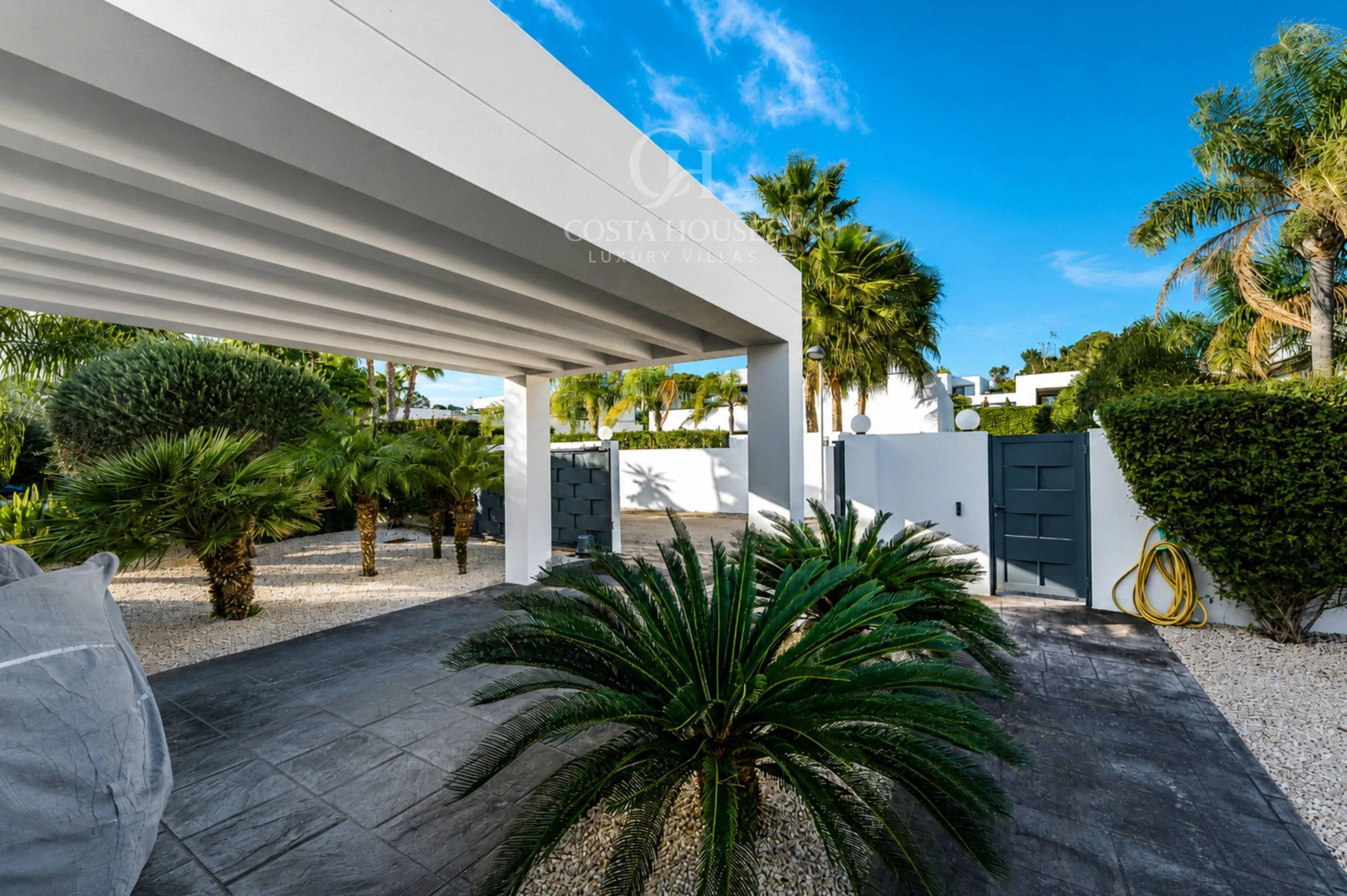 VILLA LUZ DEL SUR · PRIVACIDAD Y DISEÑO CONTEMPORANEO EN SOLPARK MORAIRA