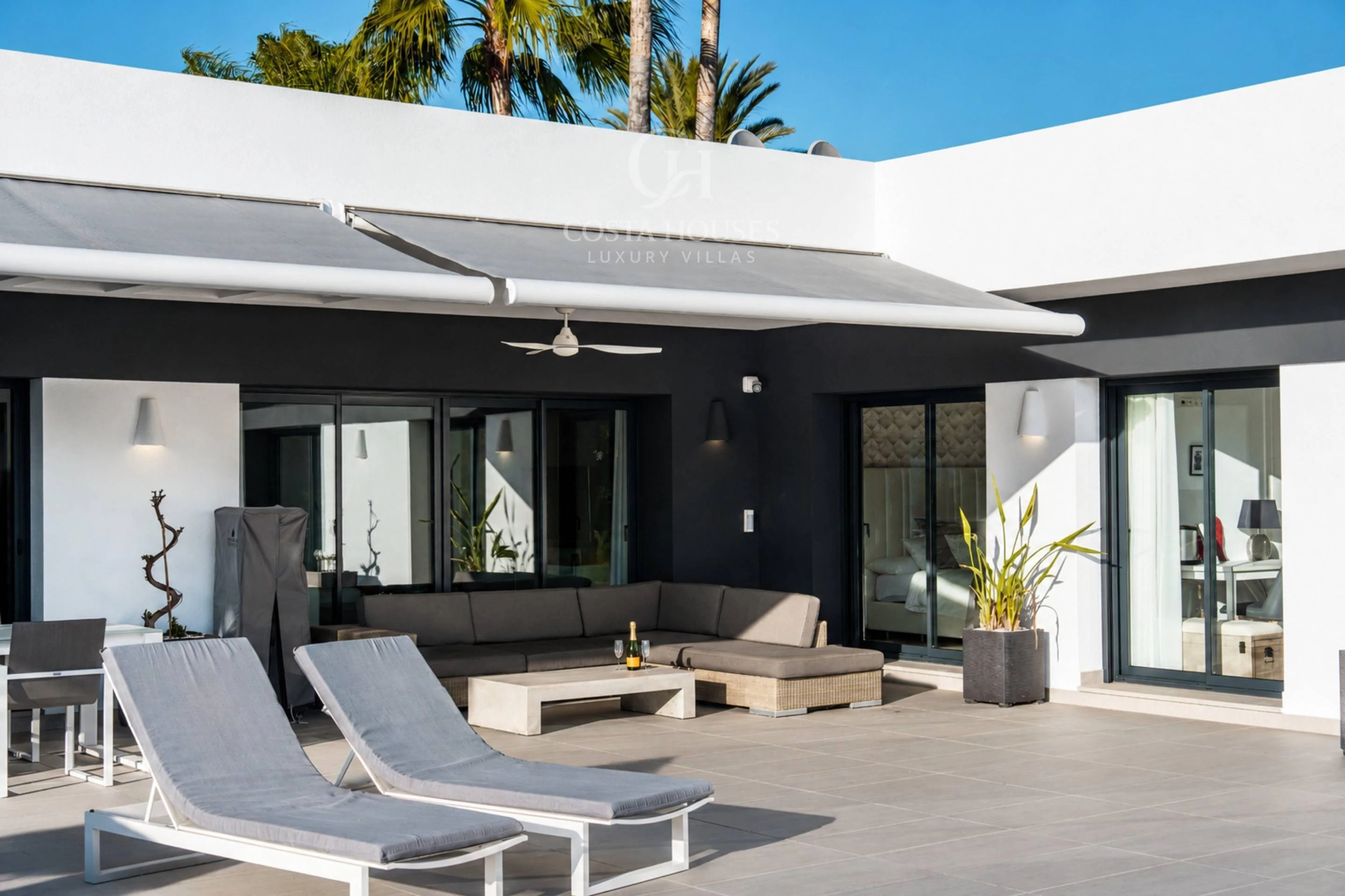 VILLA LUZ DEL SUR · PRIVACIDAD Y DISEÑO CONTEMPORANEO EN SOLPARK MORAIRA