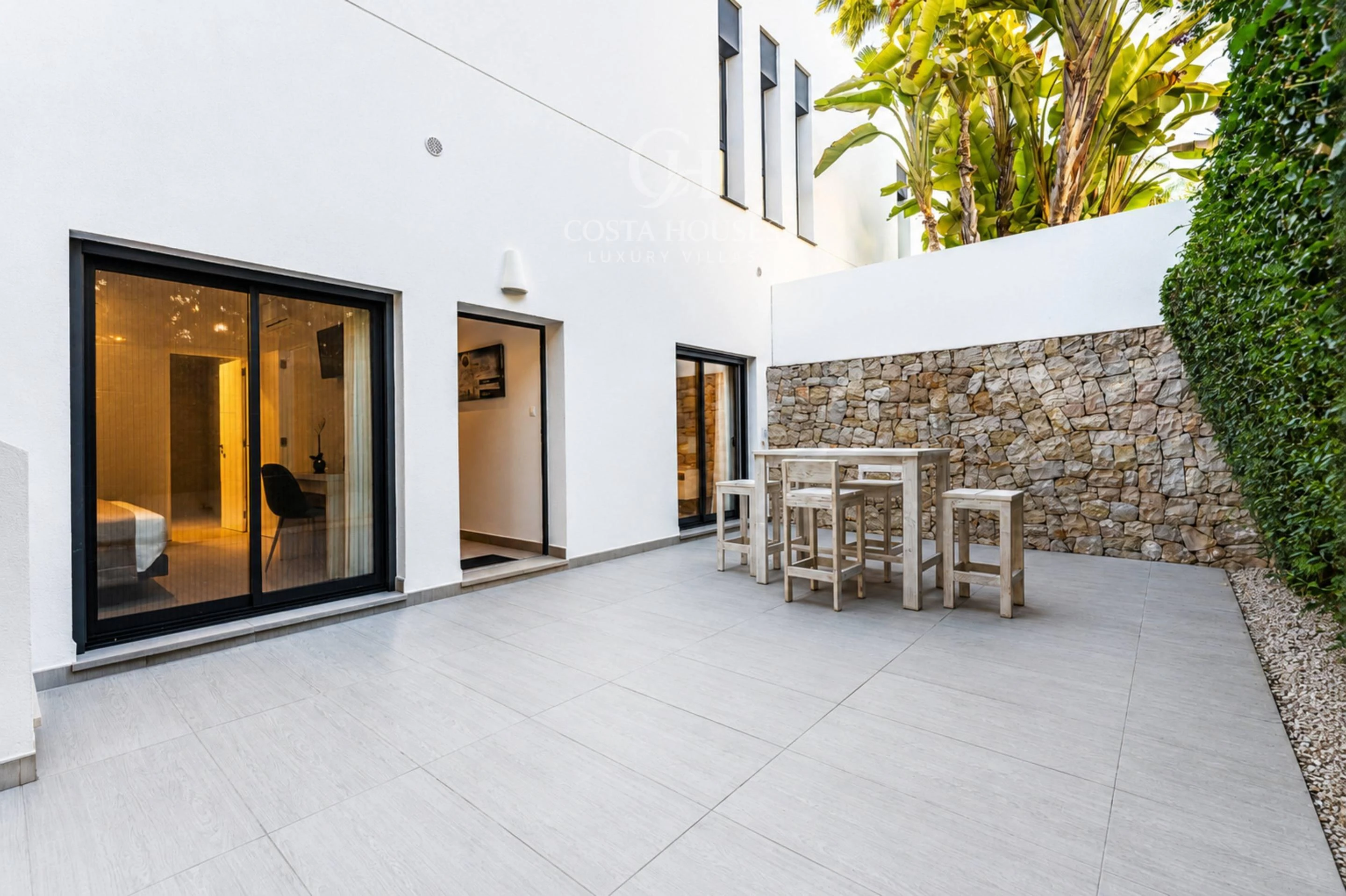 VILLA LUZ DEL SUR · PRIVACIDAD Y DISEÑO CONTEMPORANEO EN SOLPARK MORAIRA