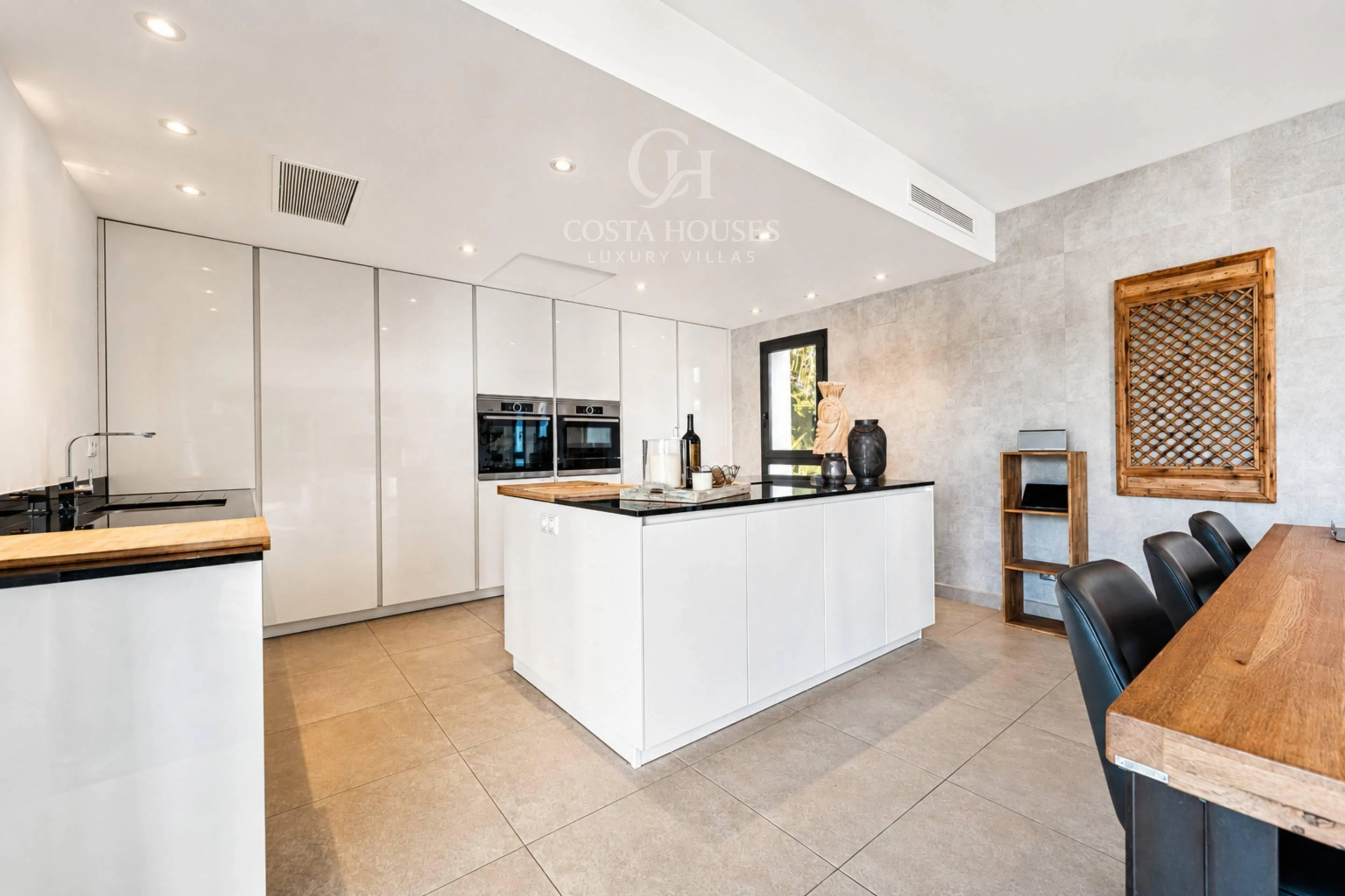 VILLA LUZ DEL SUR · PRIVACIDAD Y DISEÑO CONTEMPORANEO EN SOLPARK MORAIRA
