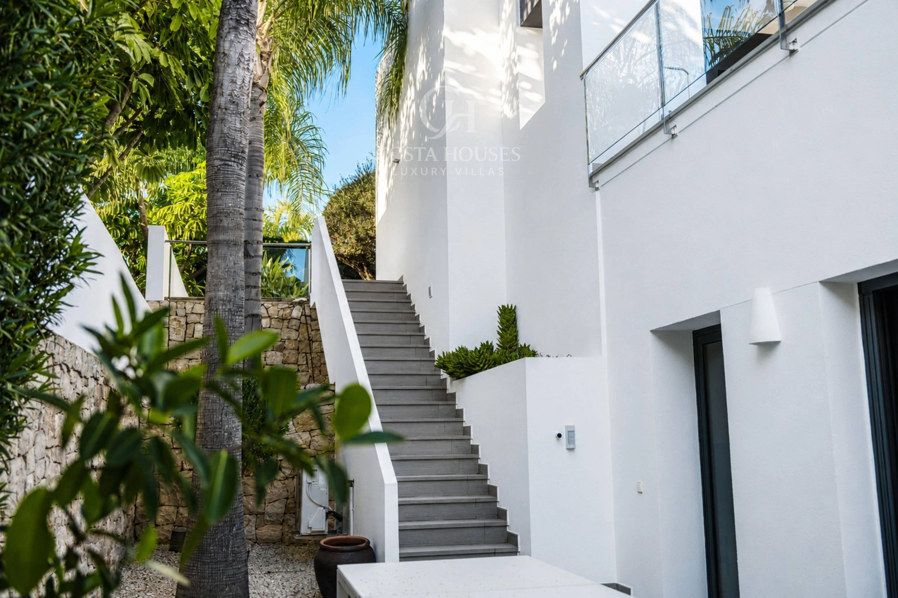 VILLA LUZ DEL SUR · PRIVACIDAD Y DISEÑO CONTEMPORANEO EN SOLPARK MORAIRA