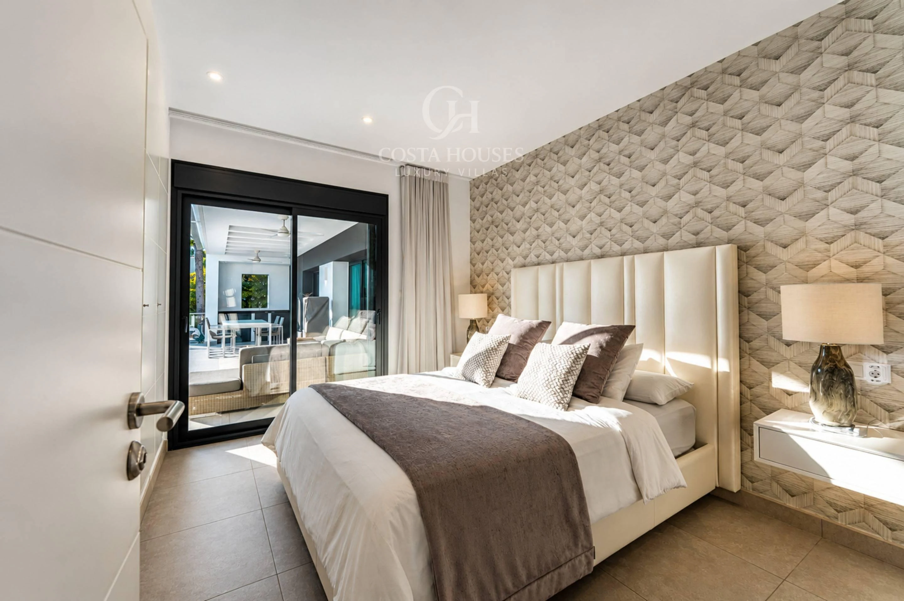 VILLA LUZ DEL SUR · PRIVACIDAD Y DISEÑO CONTEMPORANEO EN SOLPARK MORAIRA