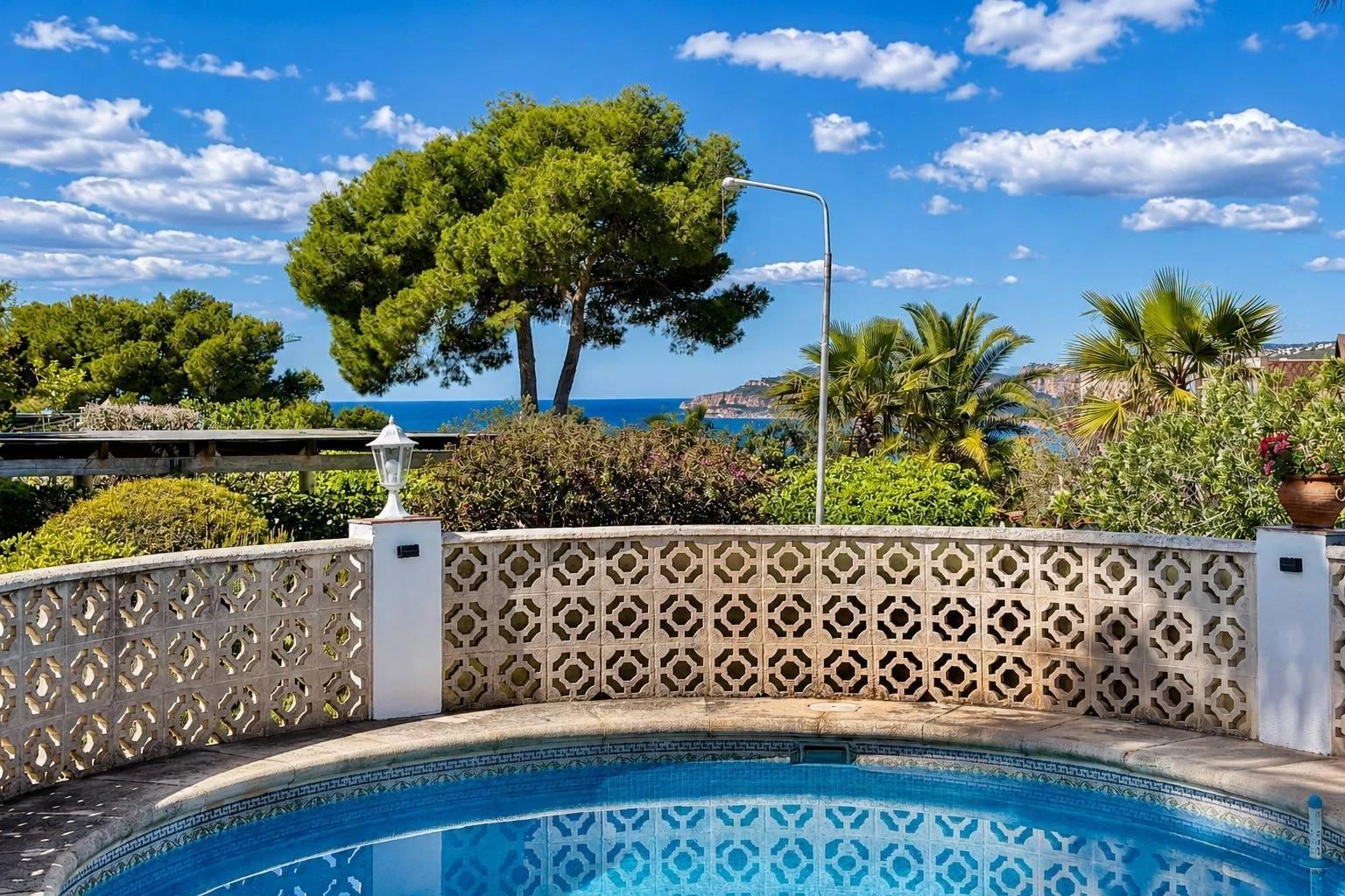 VILLA BALCON AZUL · ESENCIA MEDITERRANEA CON VISTAS AL MAR EN JAVEA