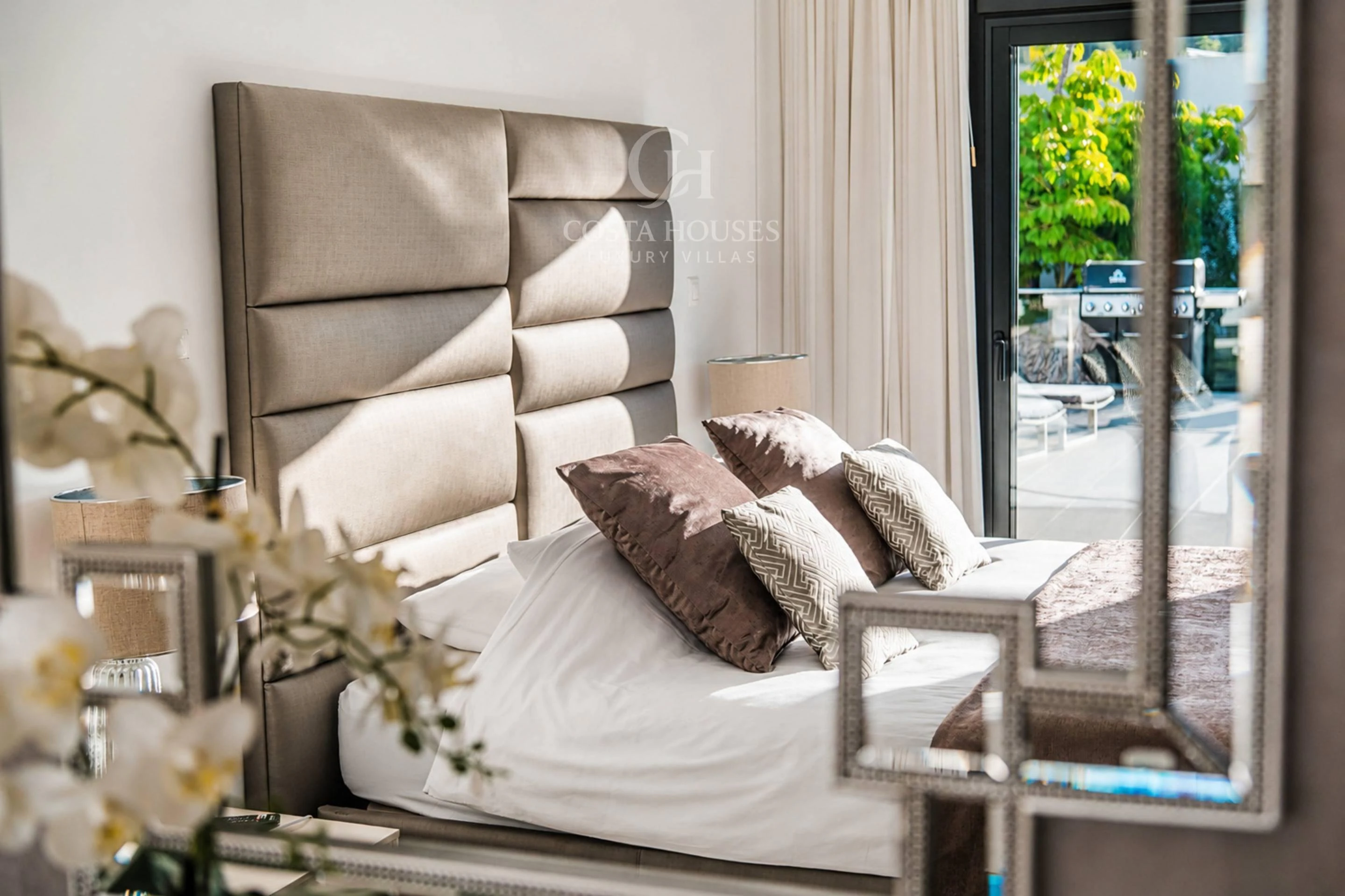 VILLA LUZ DEL SUR · PRIVACIDAD Y DISEÑO CONTEMPORANEO EN SOLPARK MORAIRA