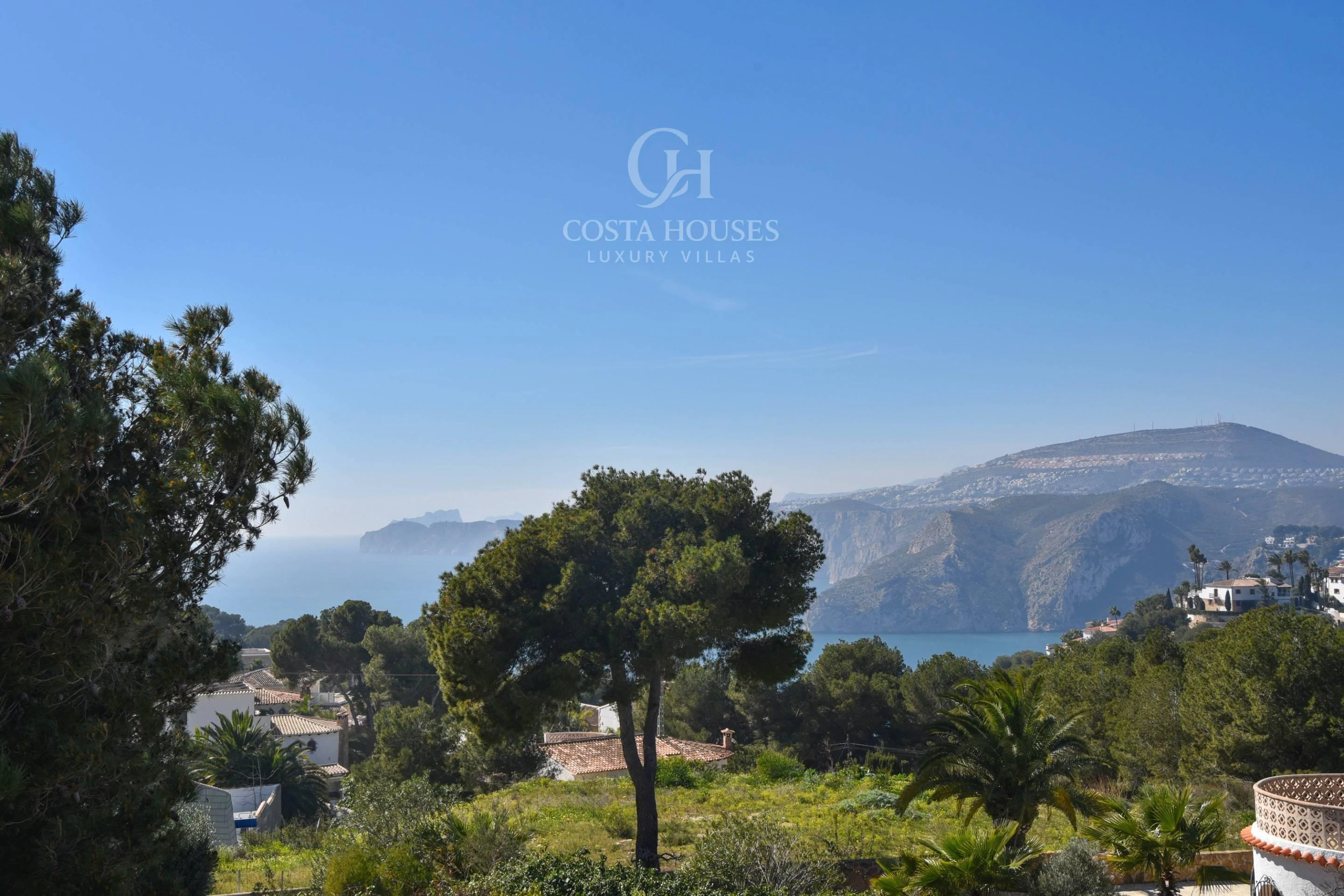 2850V_EUCALIPTO - VILLA EUCALIPTO · VUES MER ET FORT POTENTIEL DE VALORISATION À JÁVEA