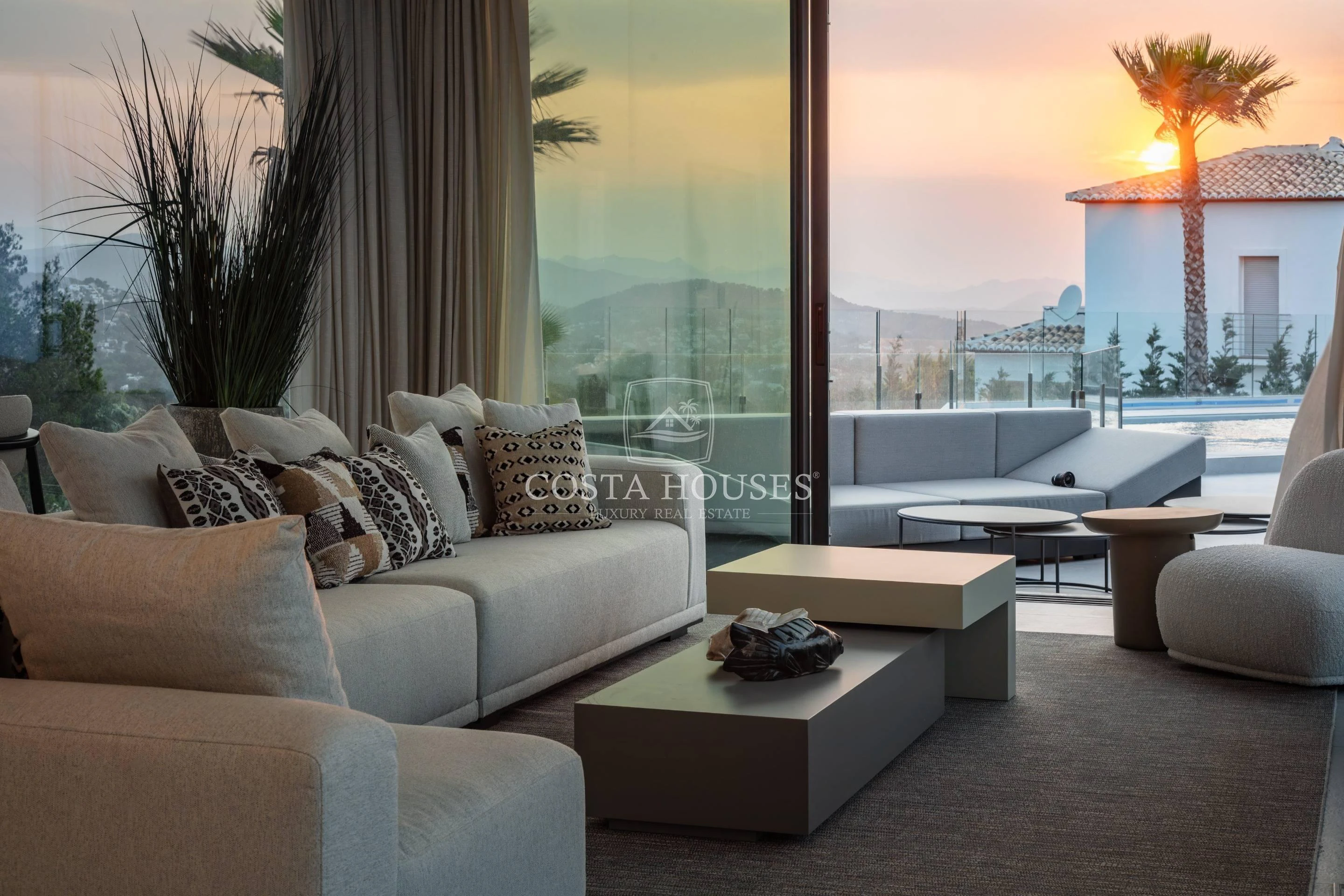 2691VL_THE-HILL - VILLA THE HILL · VILLA CONTEMPORÁNEA CON VISTAS AL MAR EN VENTA EN JÁVEA, COSTA BLANCA