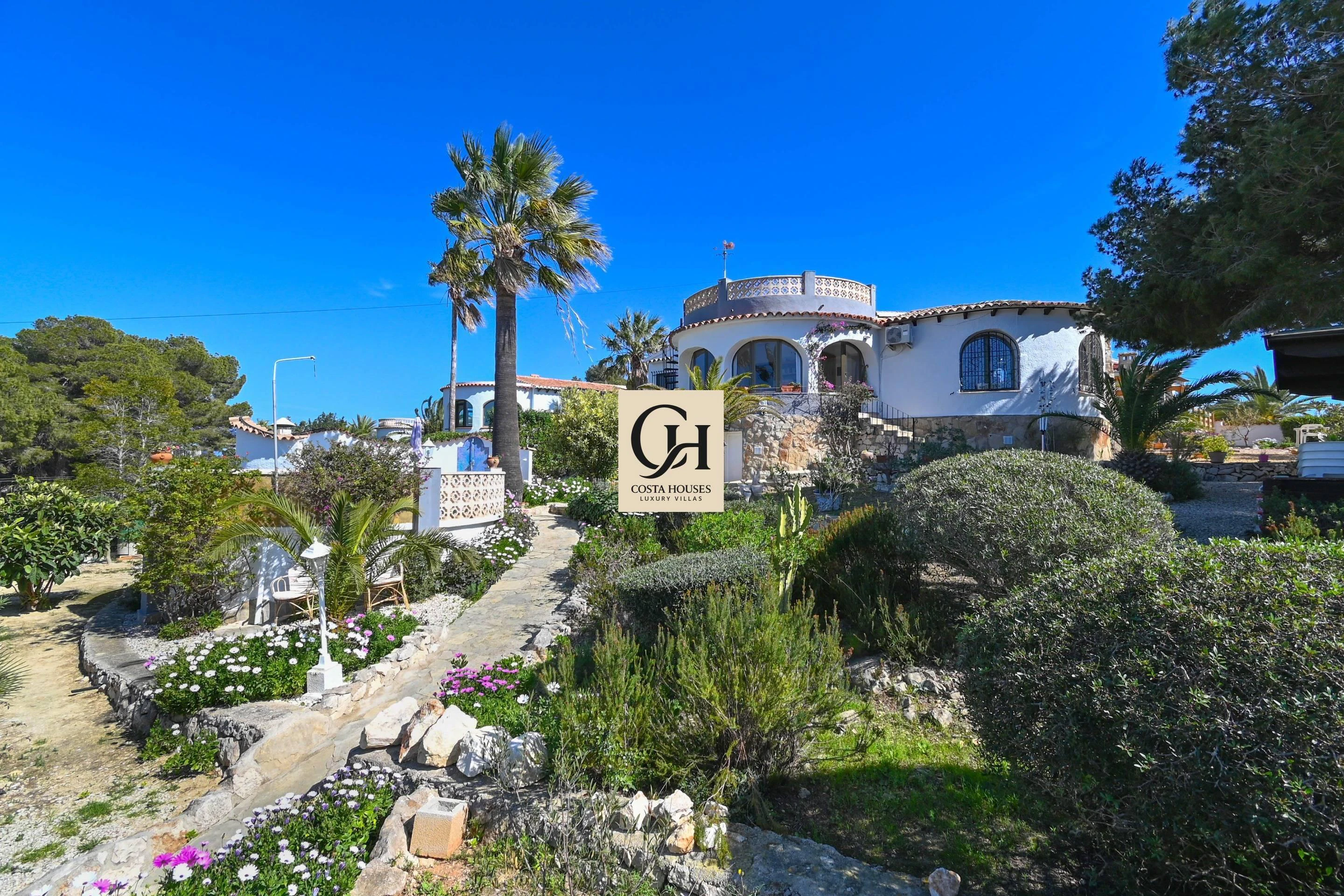 2850V_EUCALIPTO - VILLA EUCALIPTO · VUES MER ET FORT POTENTIEL DE VALORISATION À JÁVEA