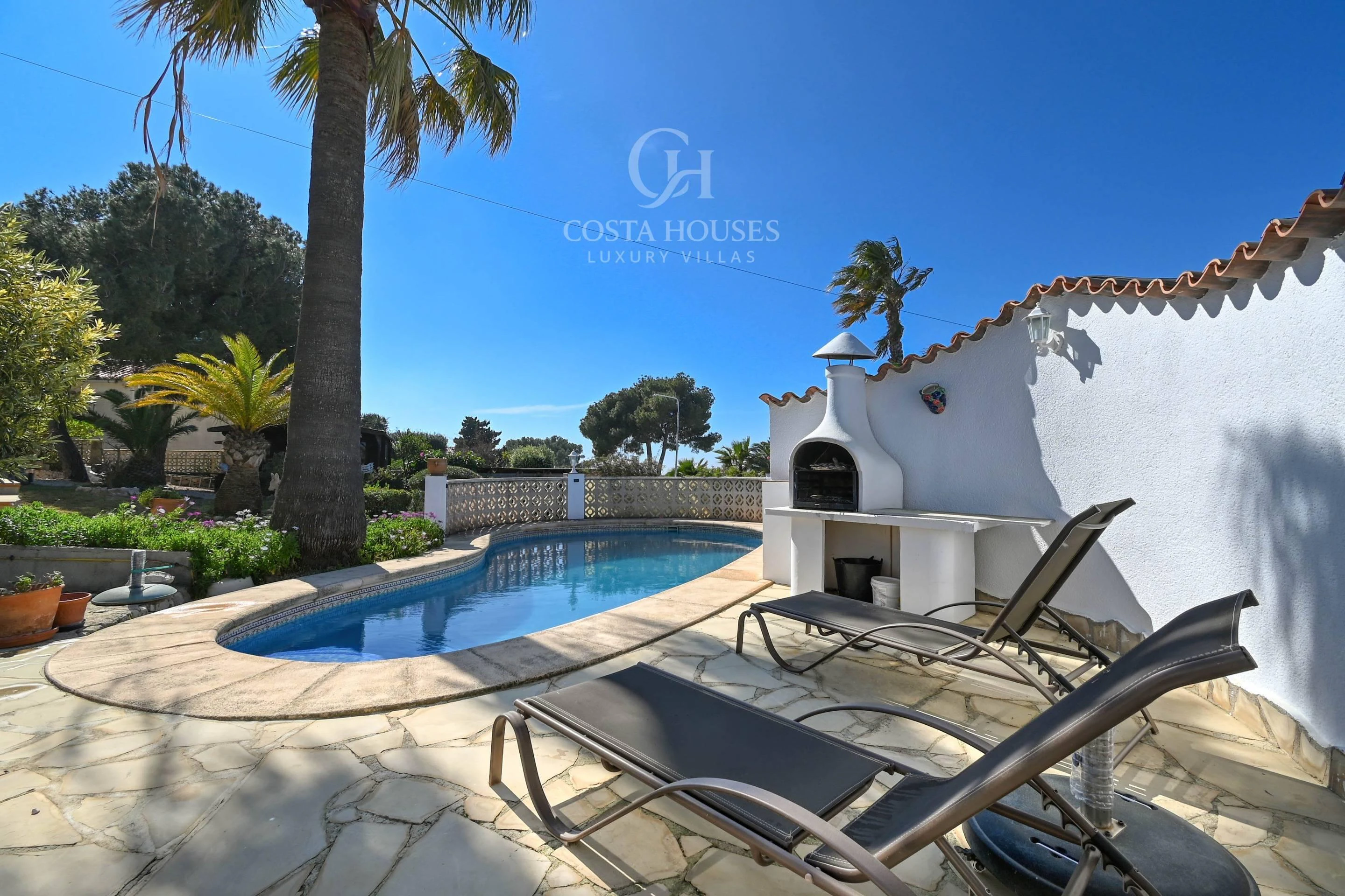 2850V_EUCALIPTO - VILLA EUCALIPTO · VUES MER ET FORT POTENTIEL DE VALORISATION À JÁVEA