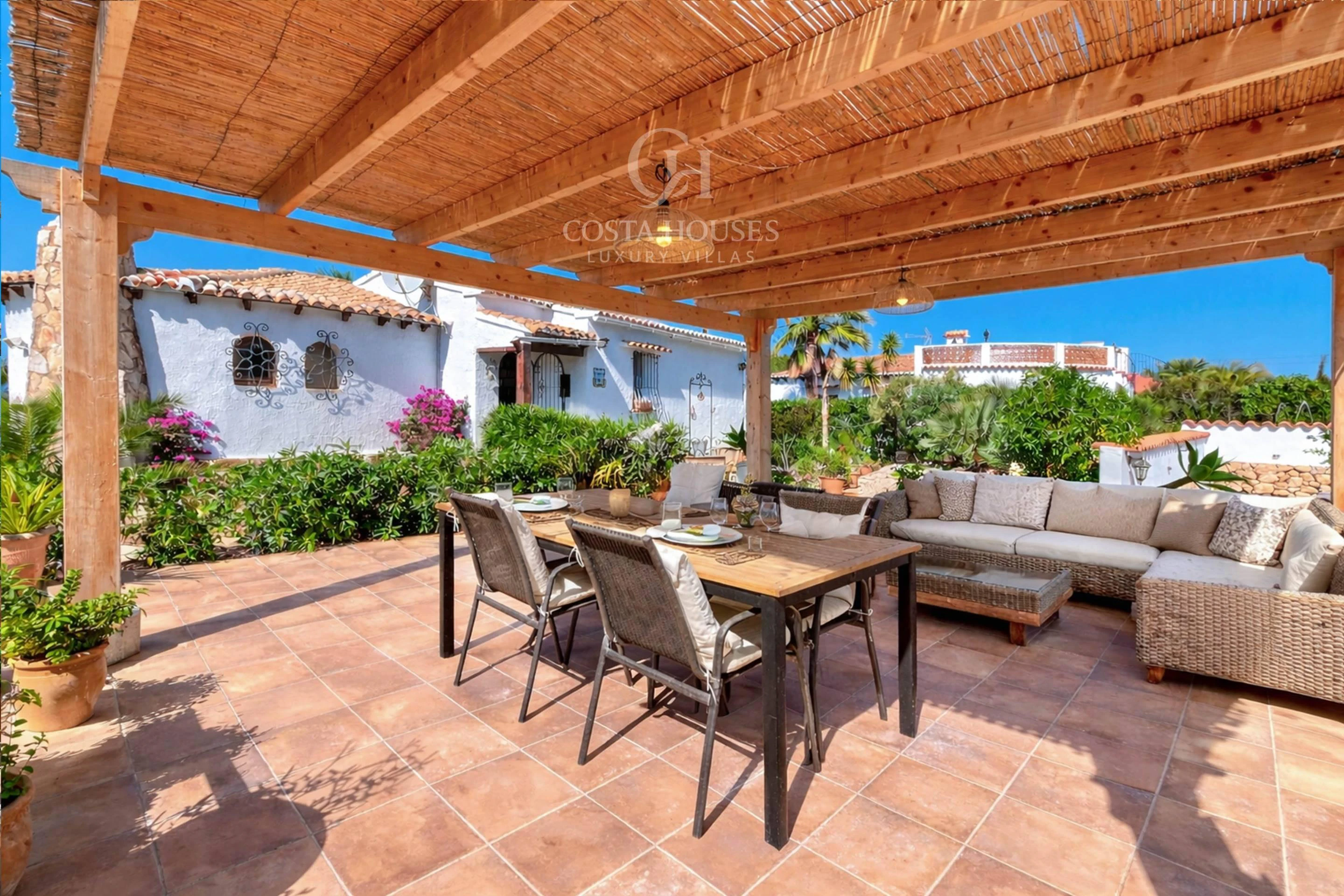 2850V_EUCALIPTO - VILLA EUCALIPTO · VUES MER ET FORT POTENTIEL DE VALORISATION À JÁVEA