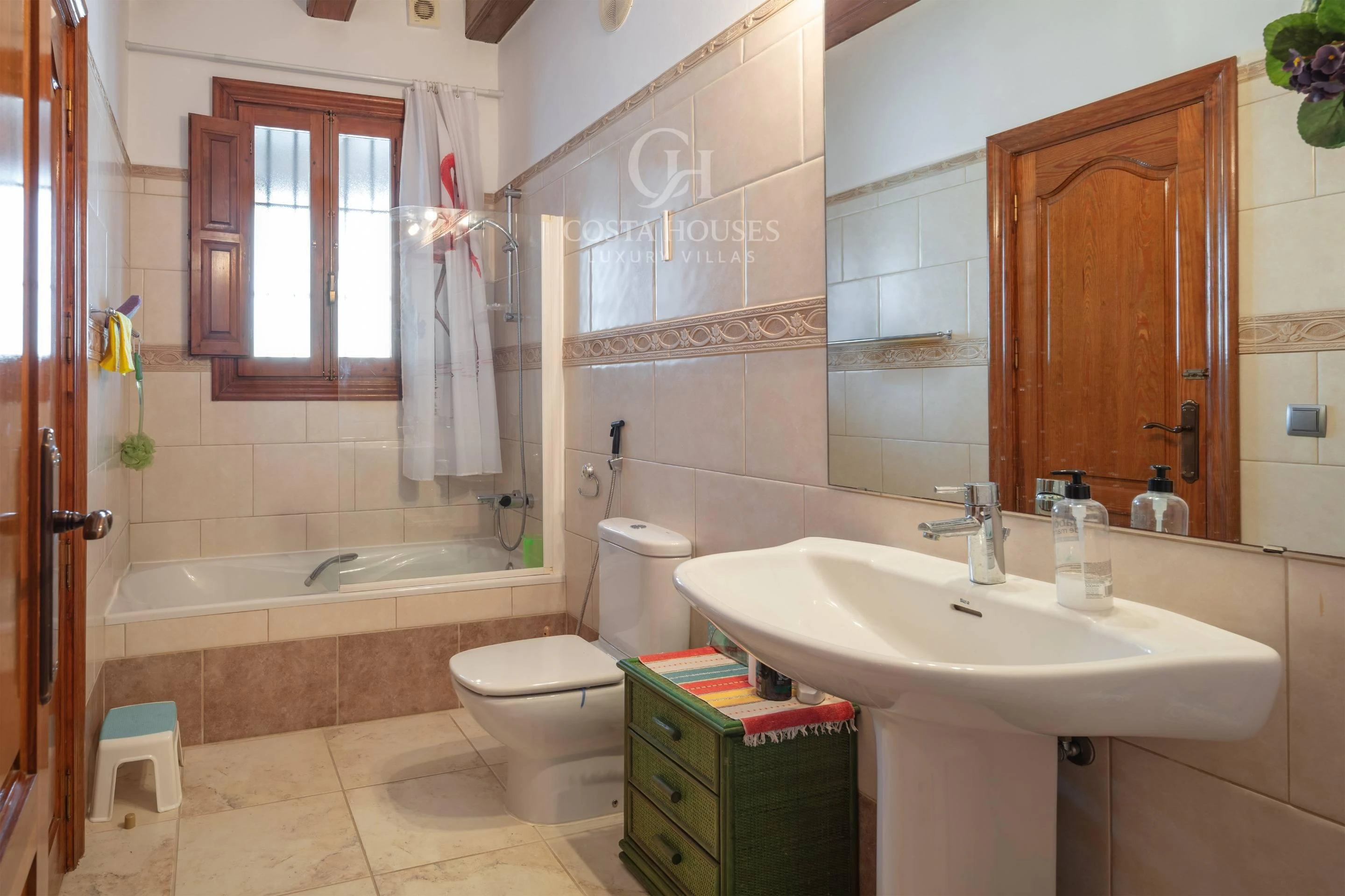 VILLA ALMENDRA · ELEGANCIA MEDITERRÁNEA ENTRE PALMERAS Y JARDINES EN LA LLUCA, JÁVEA