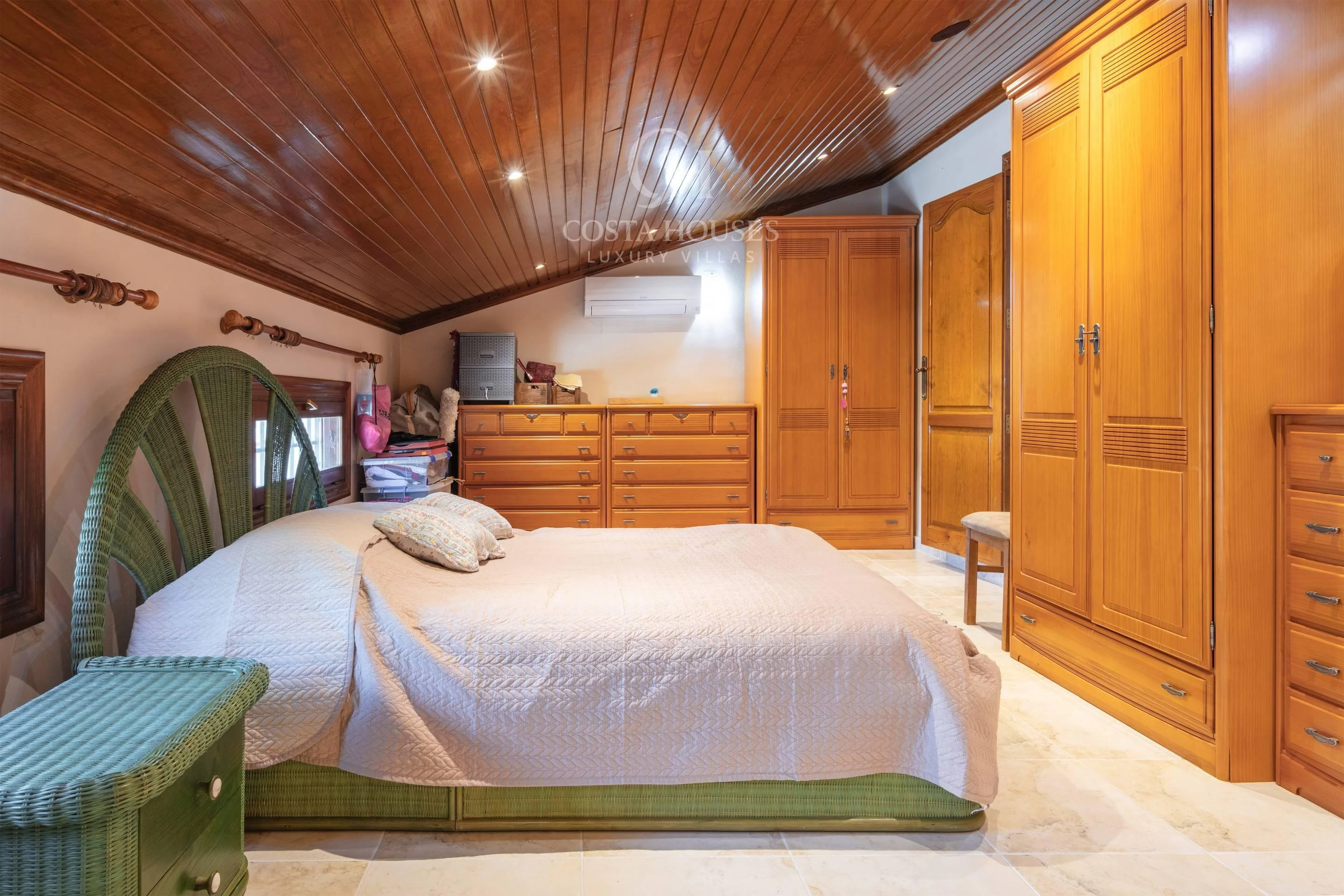 VILLA ALMENDRA · ELEGANCIA MEDITERRÁNEA ENTRE PALMERAS Y JARDINES EN LA LLUCA, JÁVEA