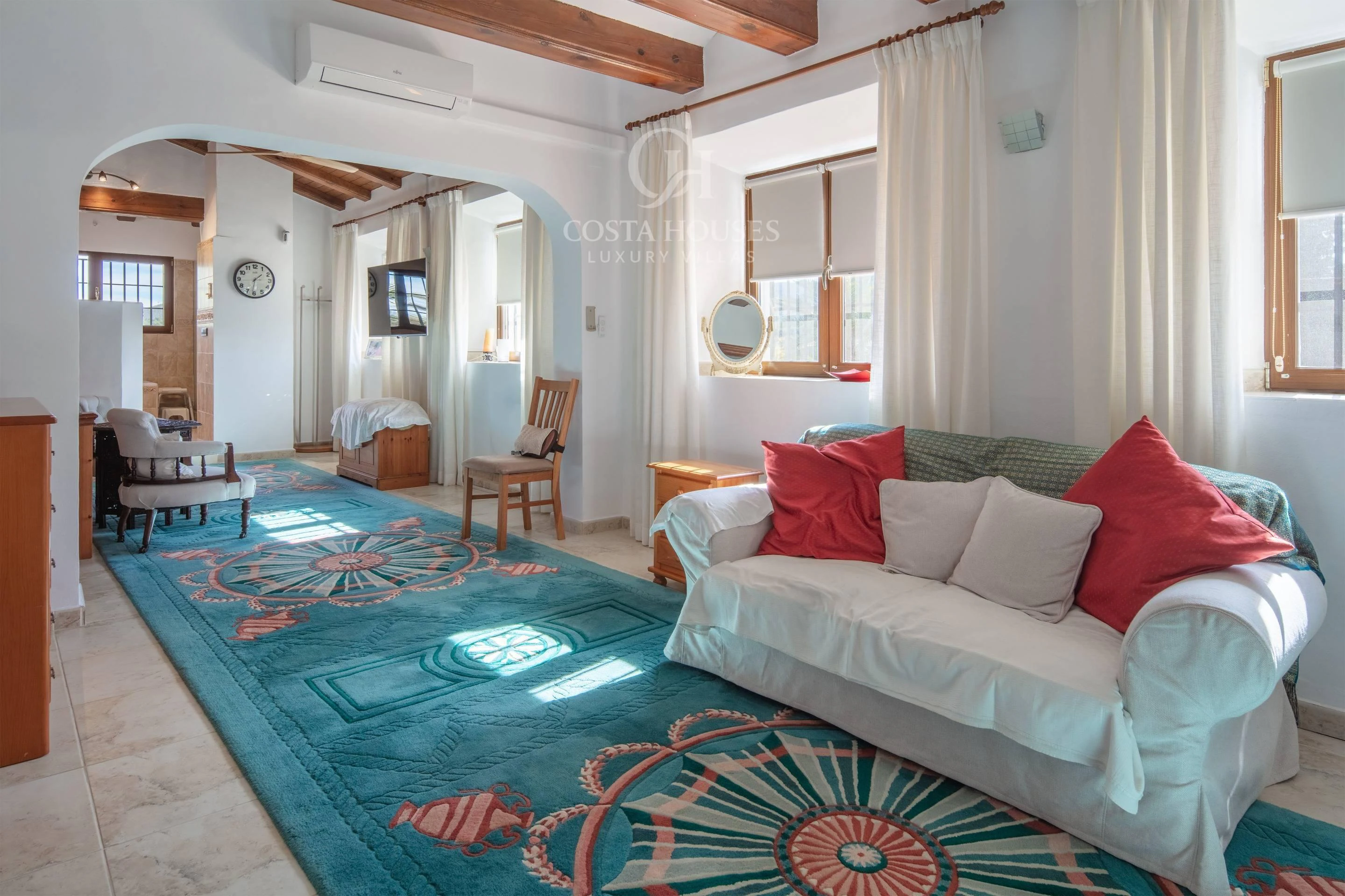 VILLA ALMENDRA · ELEGANCIA MEDITERRÁNEA ENTRE PALMERAS Y JARDINES EN LA LLUCA, JÁVEA
