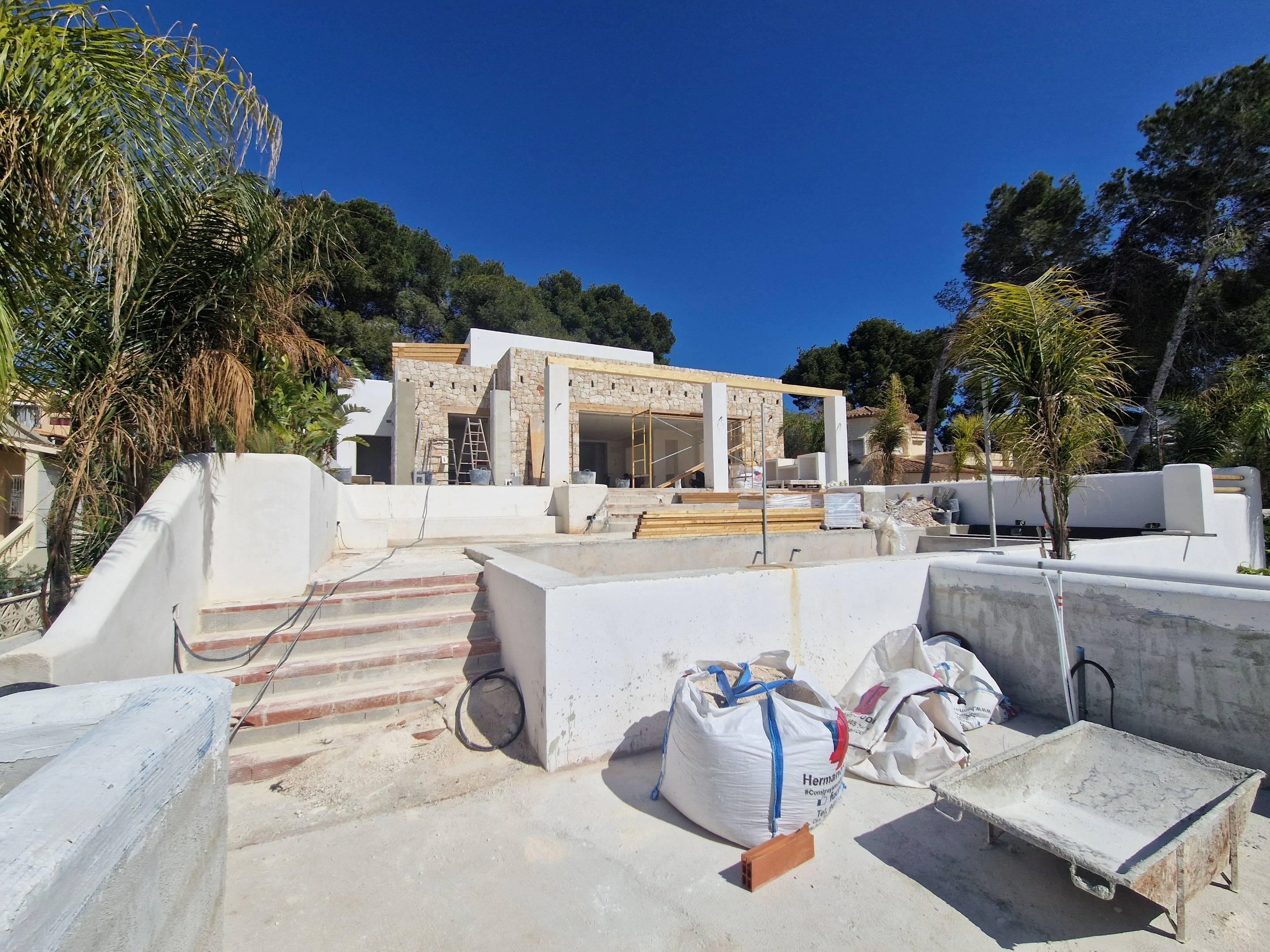 2847VL_AURA - VILLA AURA · LUXUS-NEUBAU, WO DAS MEER ZUM HORIZONT WIRD IN MORAIRA