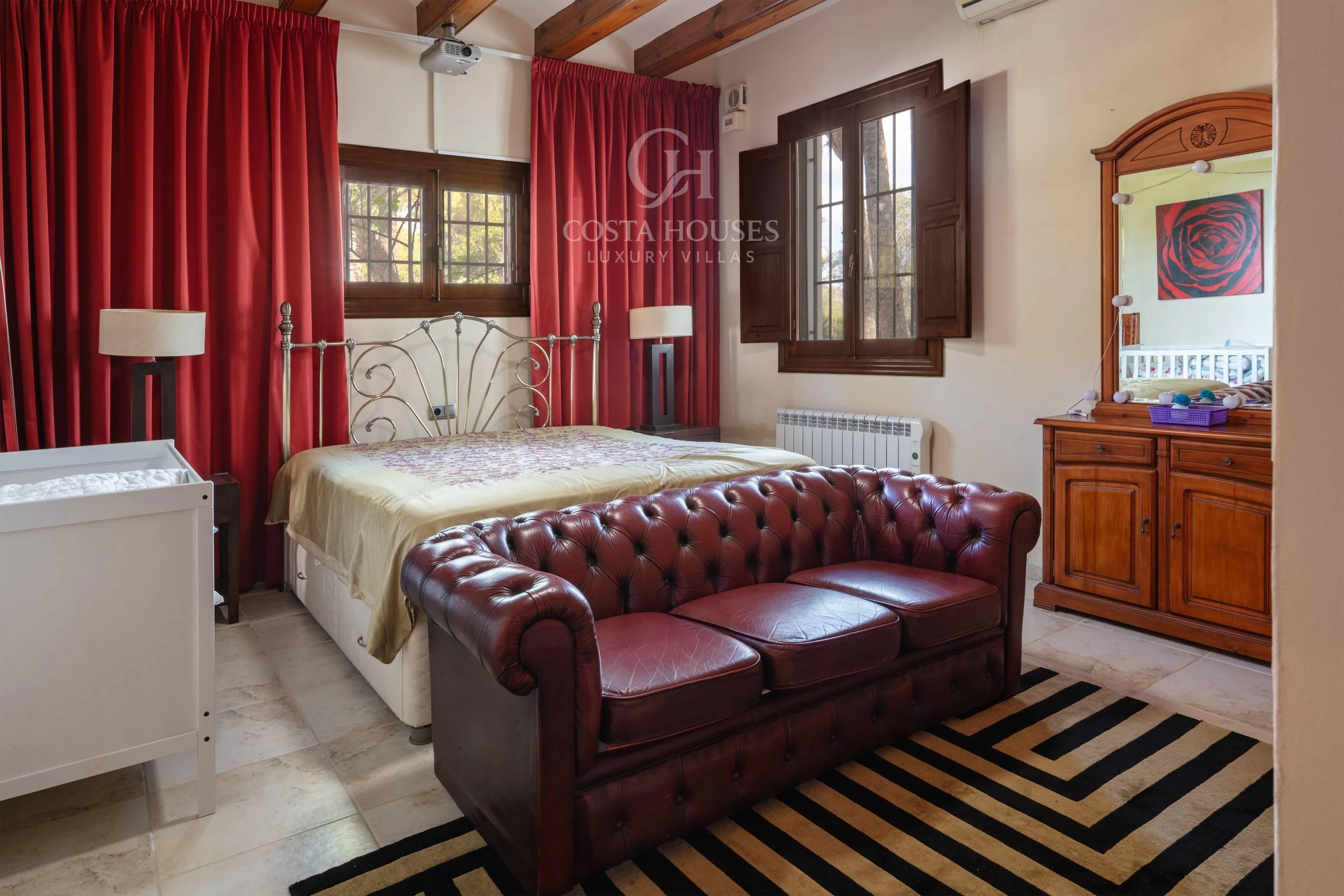 VILLA ALMENDRA · ELEGANCIA MEDITERRÁNEA ENTRE PALMERAS Y JARDINES EN LA LLUCA, JÁVEA