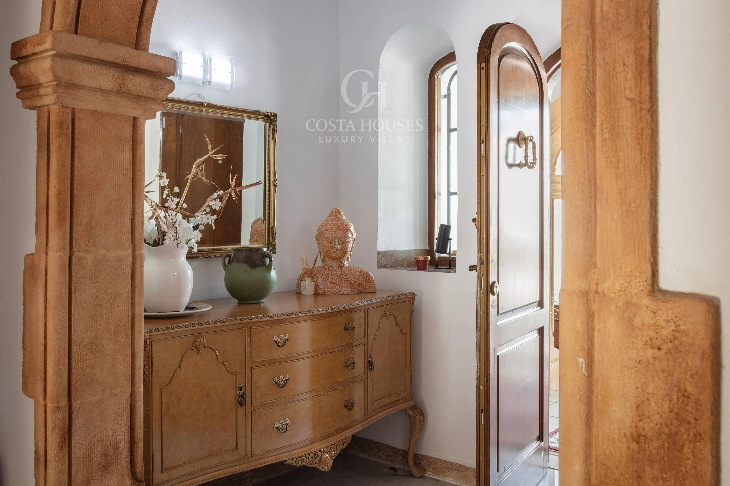 VILLA ALMENDRA · ELEGANCIA MEDITERRÁNEA ENTRE PALMERAS Y JARDINES EN LA LLUCA, JÁVEA