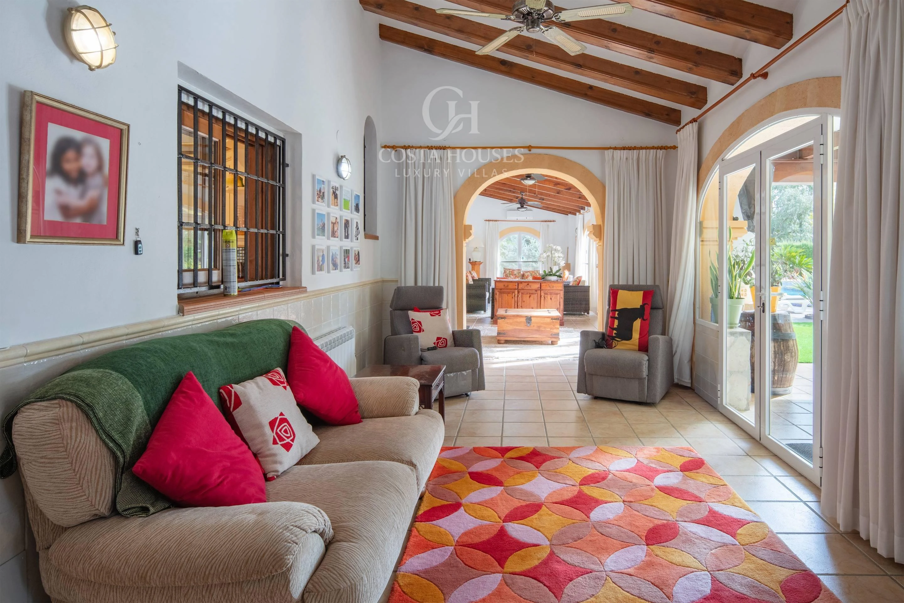 VILLA ALMENDRA · ELEGANCIA MEDITERRÁNEA ENTRE PALMERAS Y JARDINES EN LA LLUCA, JÁVEA