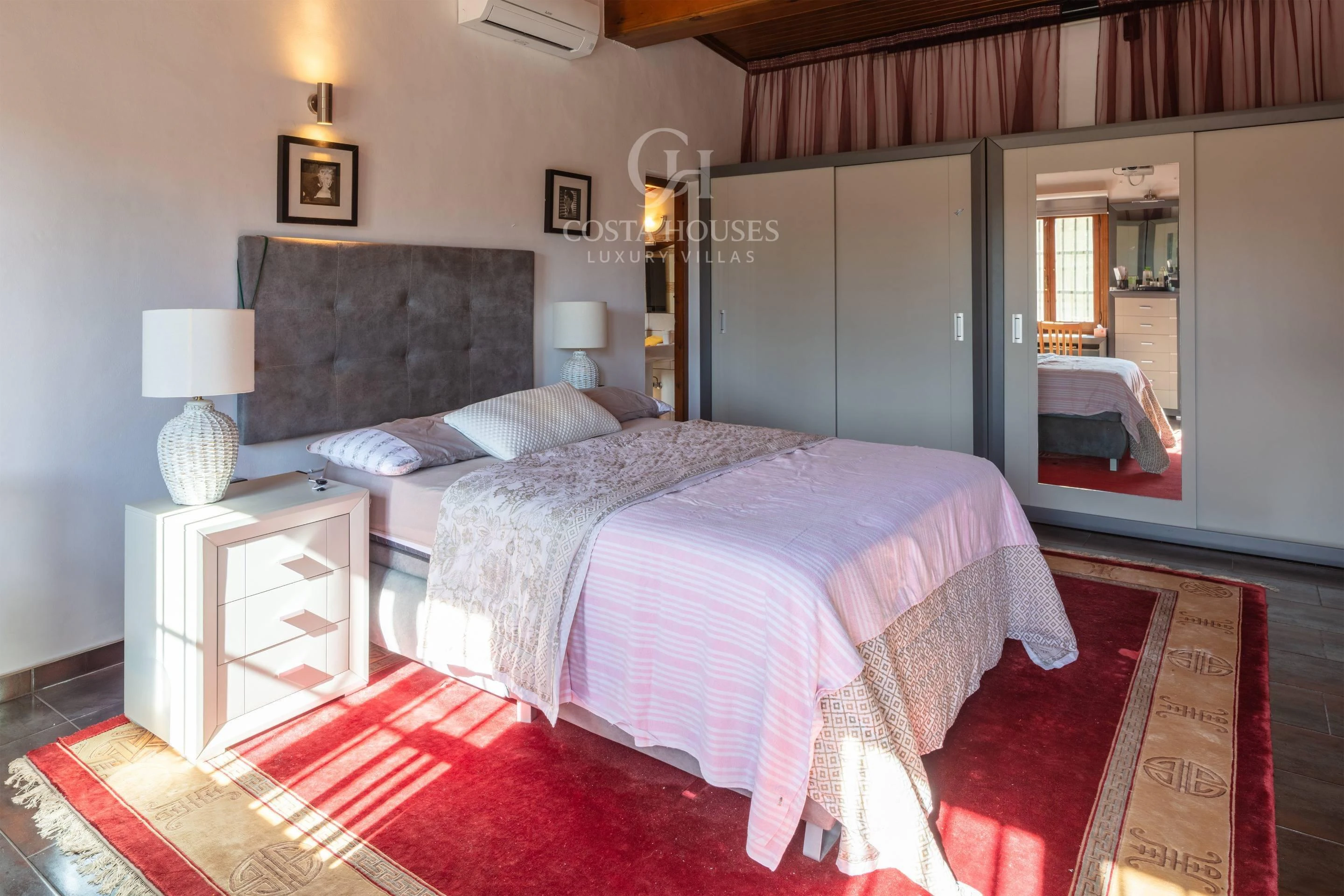 VILLA ALMENDRA · ELEGANCIA MEDITERRÁNEA ENTRE PALMERAS Y JARDINES EN LA LLUCA, JÁVEA