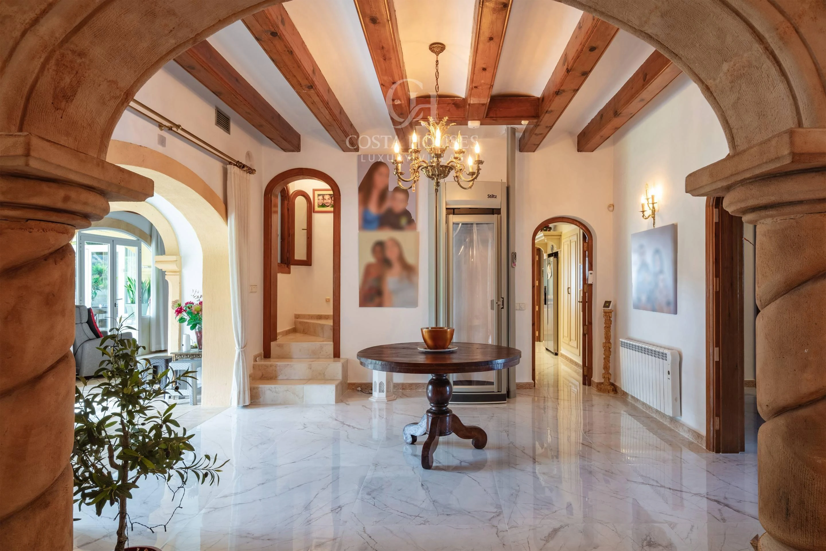 VILLA ALMENDRA · ELEGANCIA MEDITERRÁNEA ENTRE PALMERAS Y JARDINES EN LA LLUCA, JÁVEA