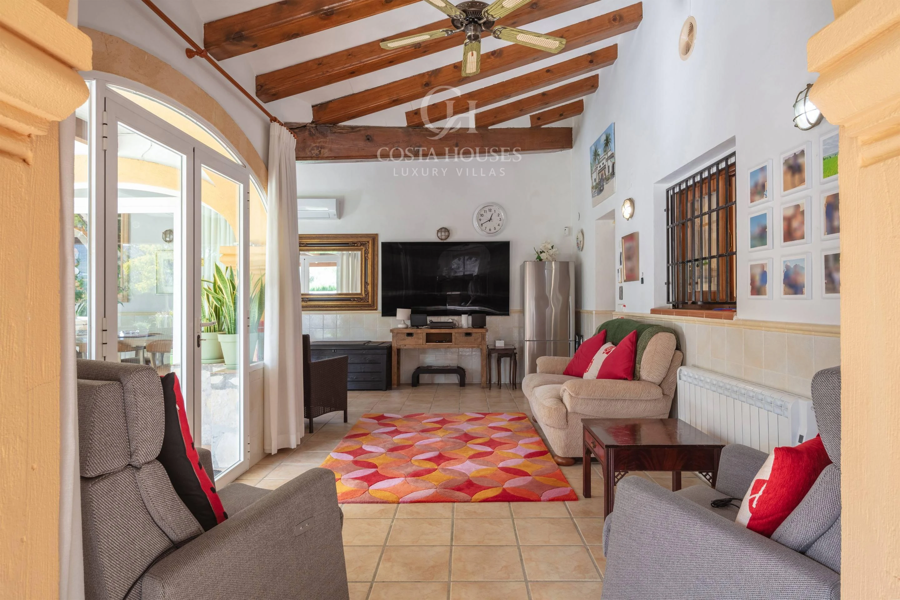 VILLA ALMENDRA · ELEGANCIA MEDITERRÁNEA ENTRE PALMERAS Y JARDINES EN LA LLUCA, JÁVEA
