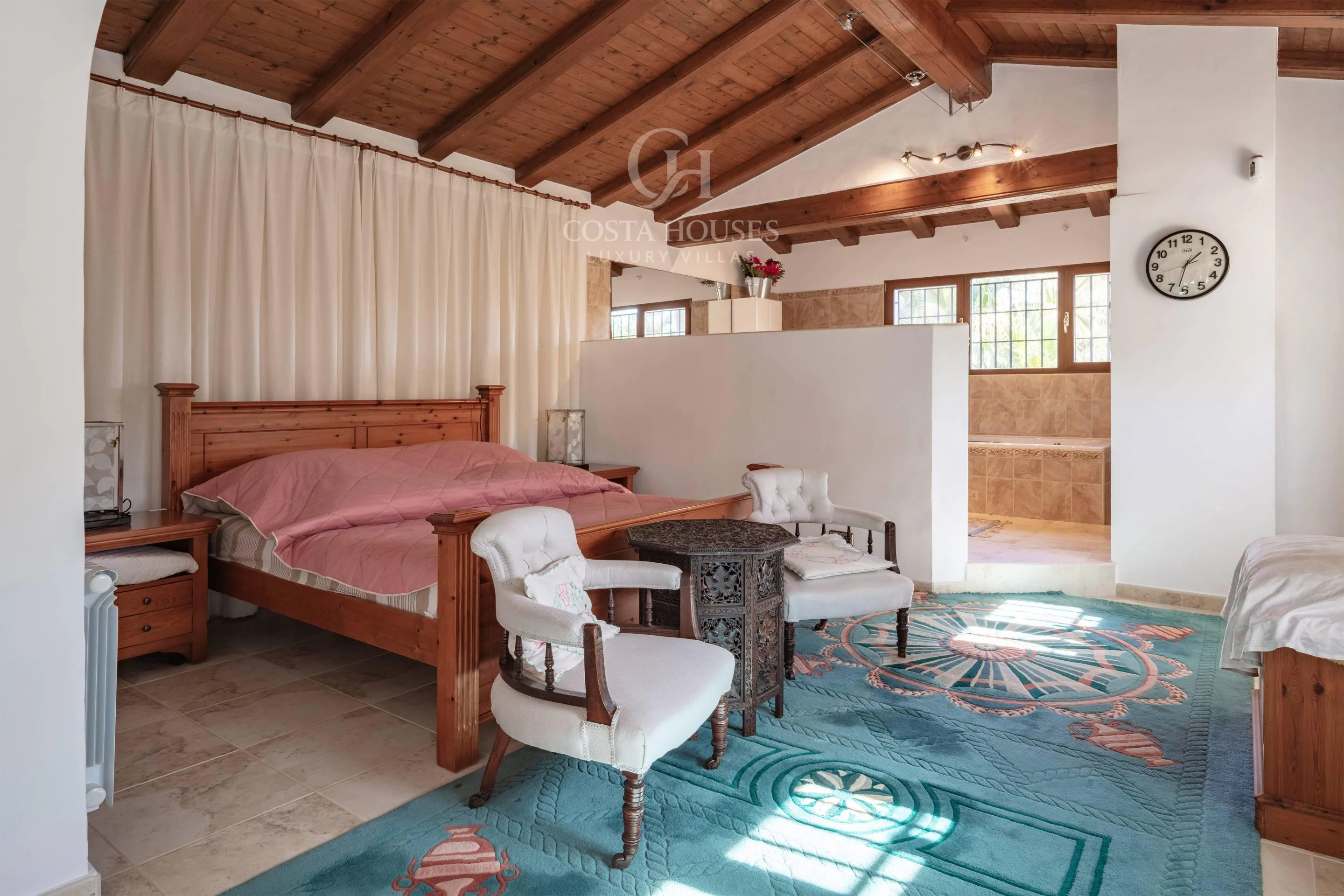 VILLA ALMENDRA · ELEGANCIA MEDITERRÁNEA ENTRE PALMERAS Y JARDINES EN LA LLUCA, JÁVEA